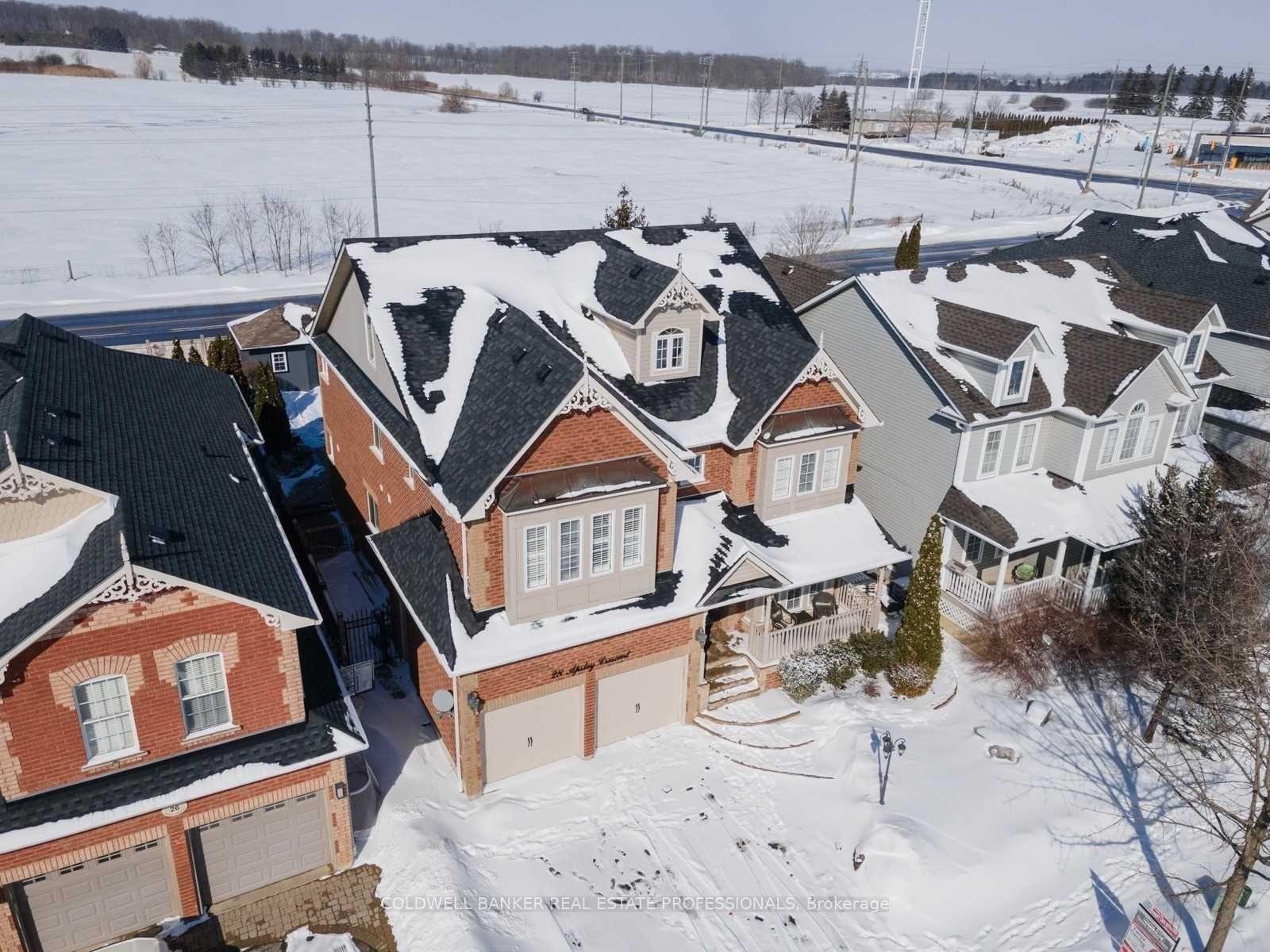 Photo 4 of 28 Apsley Crescent, Whitby, Brooklin — HOMEH