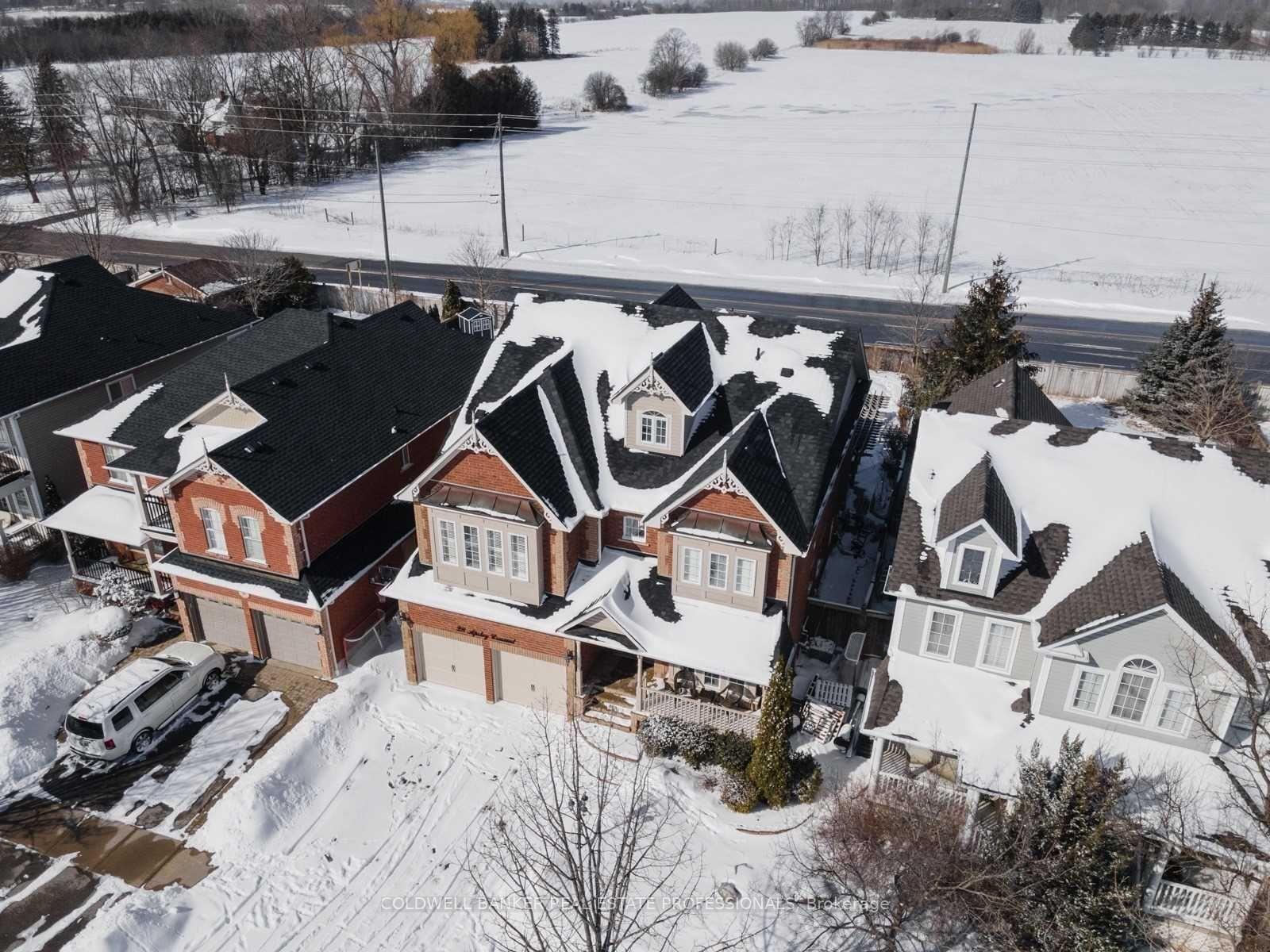 Photo 5 of 28 Apsley Crescent, Whitby, Brooklin — HOMEH