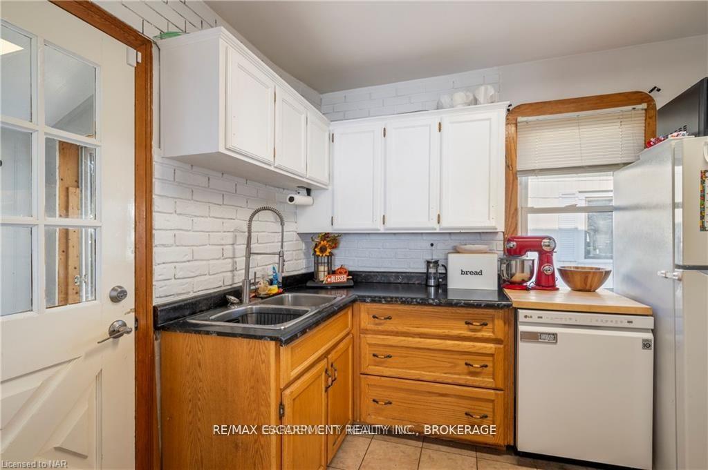 Photo 10 of 75 Crowland Avenue, Welland, Lincoln/Crowland — HOMEH