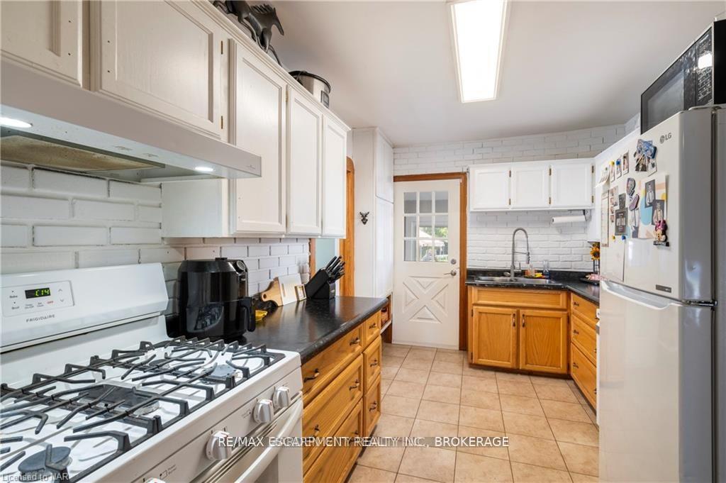 Photo 12 of 75 Crowland Avenue, Welland, Lincoln/Crowland — HOMEH