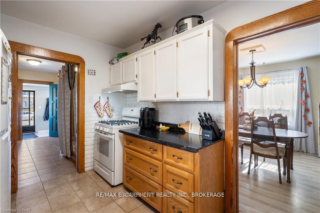 Photo 14 of 75 Crowland Avenue, Welland, Lincoln/Crowland — HOMEH