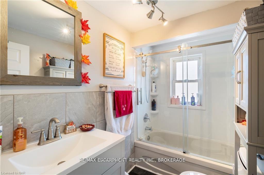 Photo 15 of 75 Crowland Avenue, Welland, Lincoln/Crowland — HOMEH