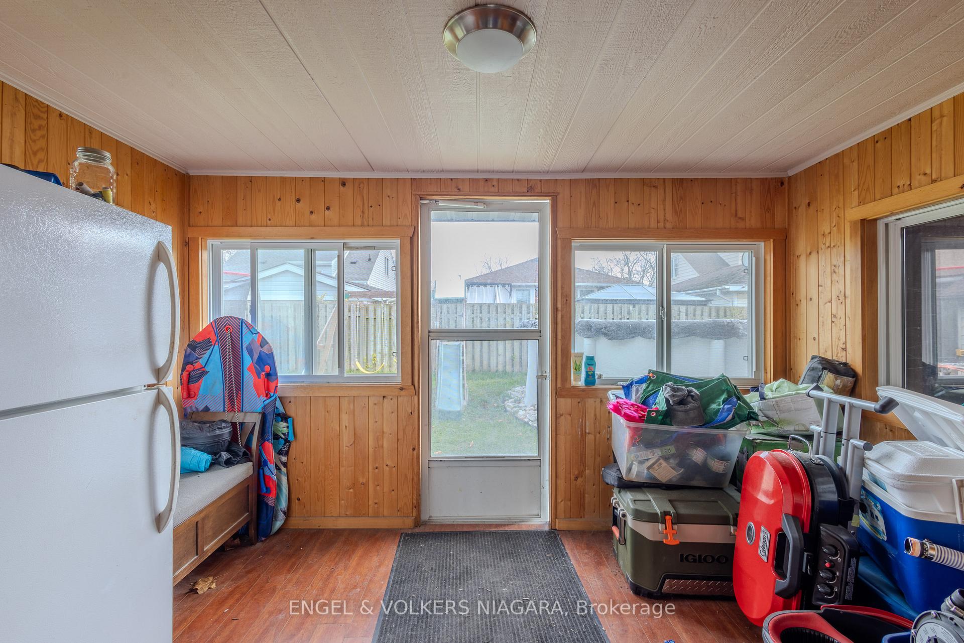 Photo 2 of 38 Lyons Avenue, Welland, Lincoln/Crowland — HOMEH
