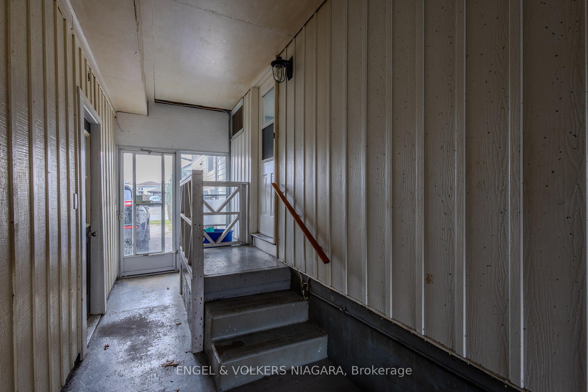 Photo 3 of 38 Lyons Avenue, Welland, Lincoln/Crowland — HOMEH