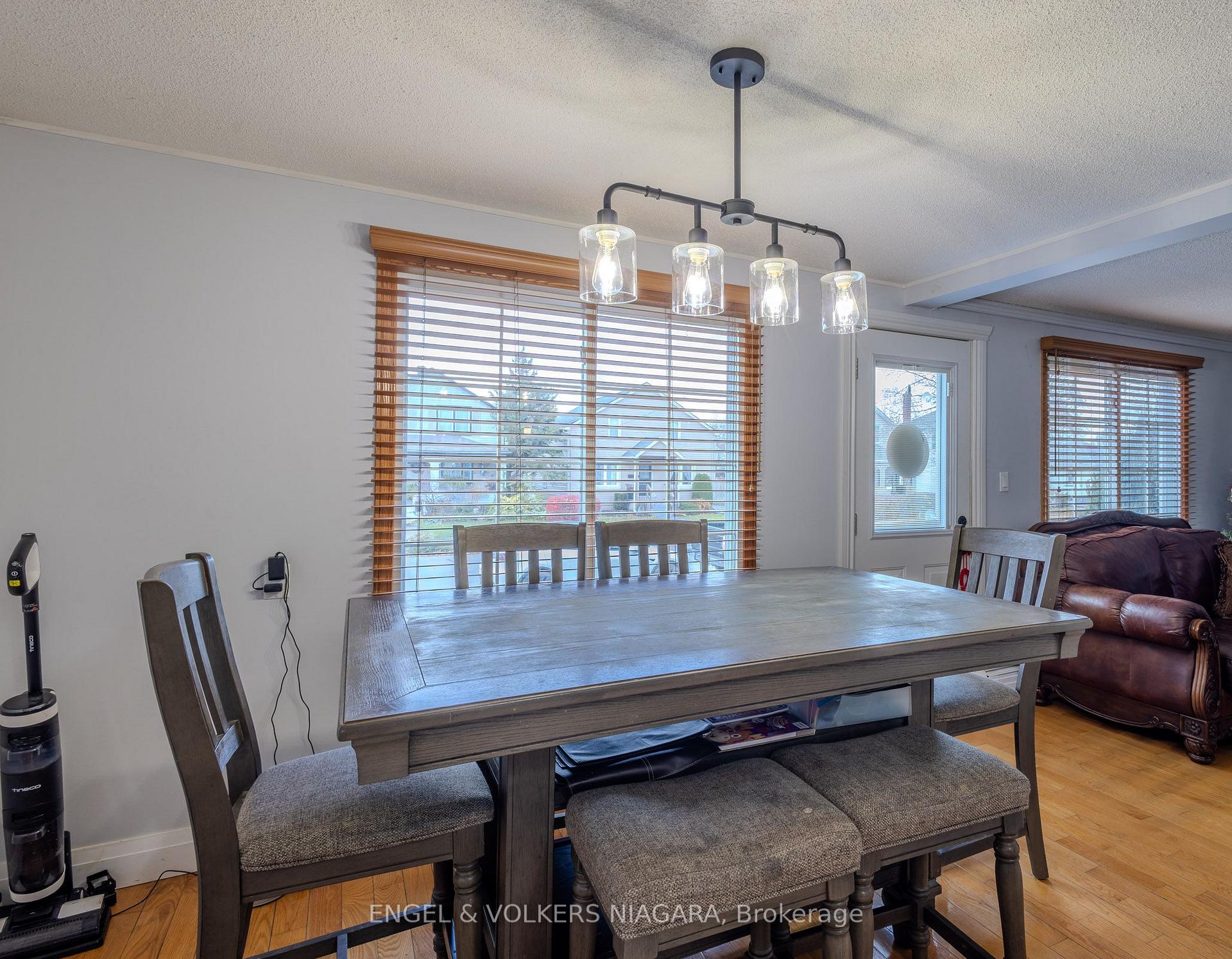 Photo 6 of 38 Lyons Avenue, Welland, Lincoln/Crowland — HOMEH