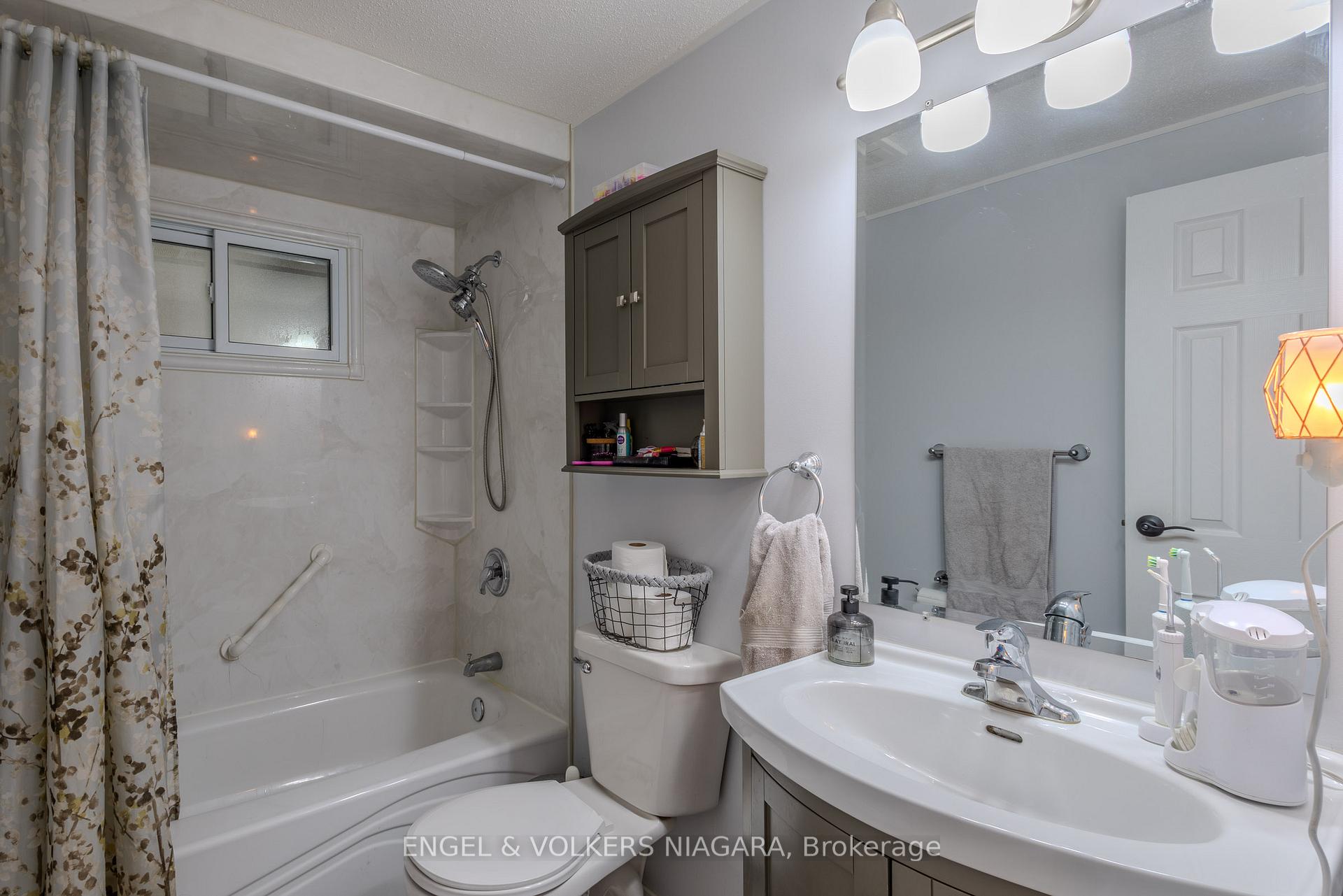 Photo 23 of 38 Lyons Avenue, Welland, Lincoln/Crowland — HOMEH