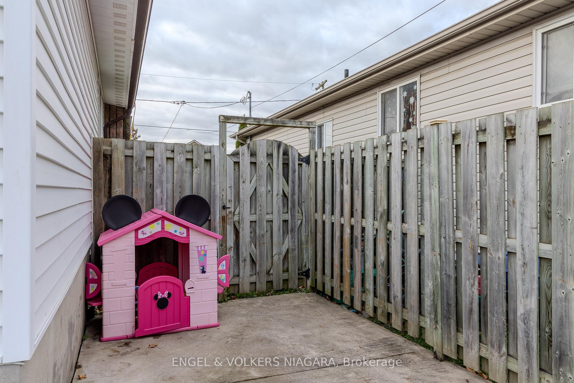 Photo 25 of 38 Lyons Avenue, Welland, Lincoln/Crowland — HOMEH
