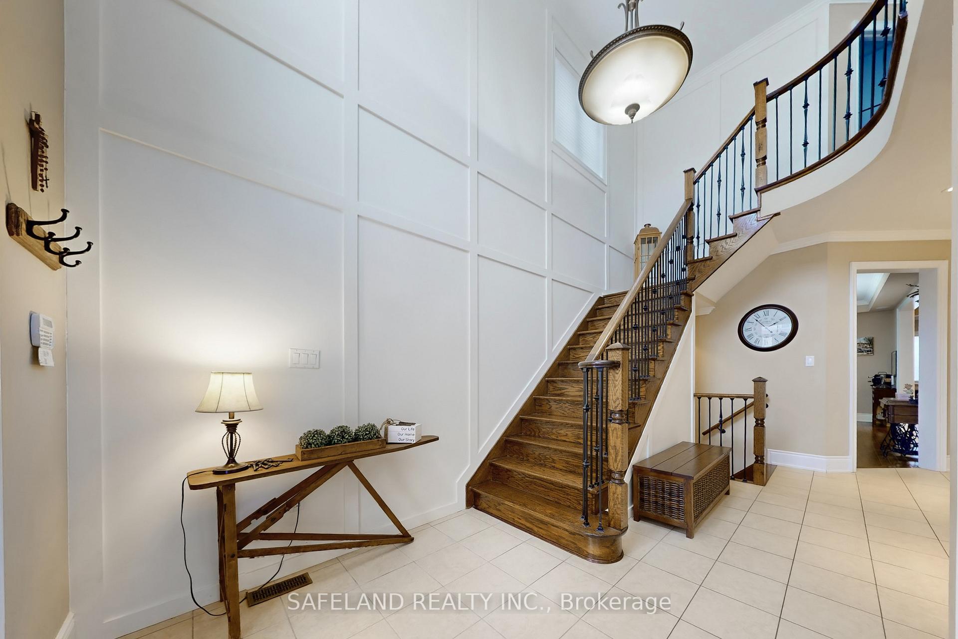 Photo 4 of 29 Riverhill Drive, Vaughan, Patterson — HOMEH