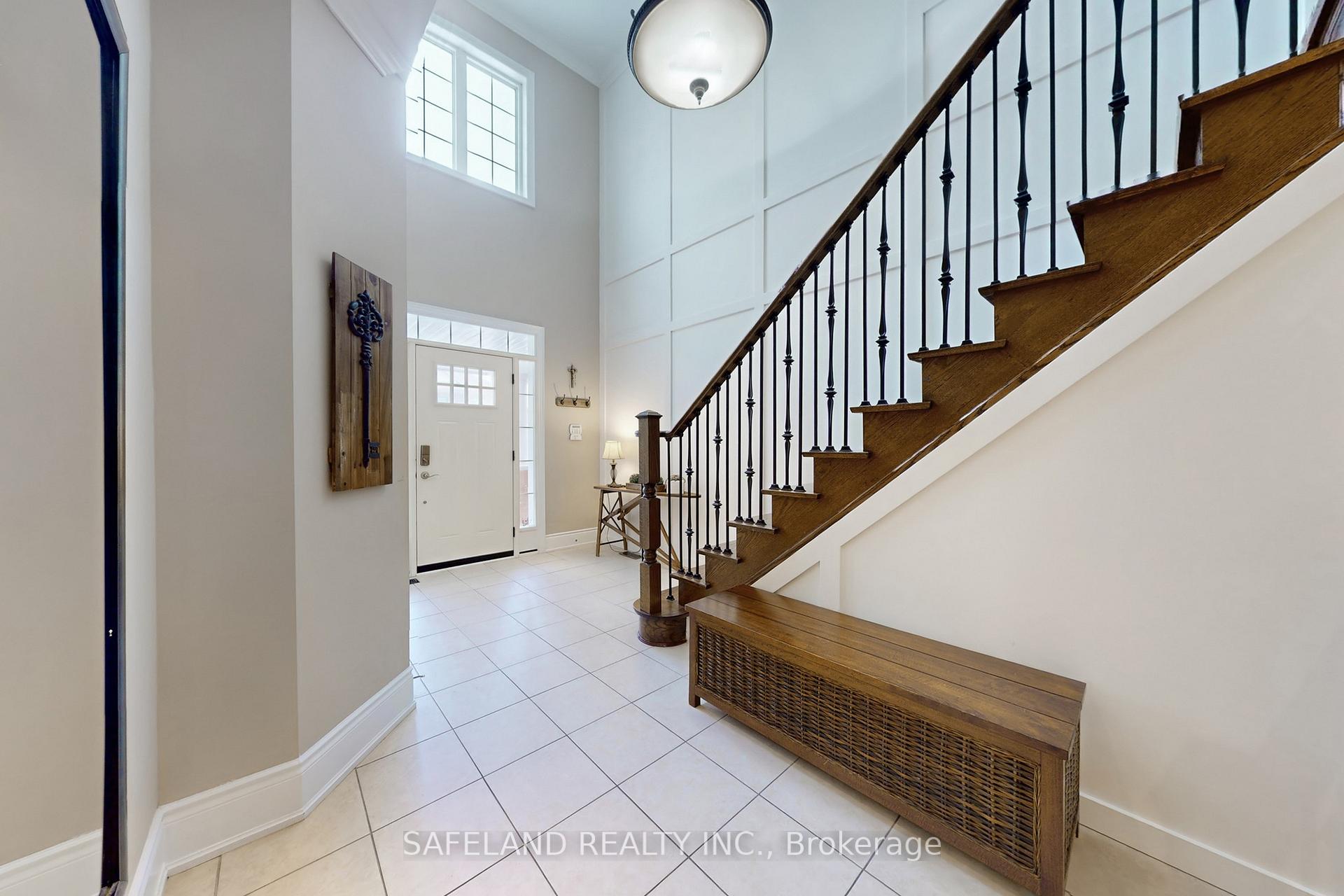 Photo 5 of 29 Riverhill Drive, Vaughan, Patterson — HOMEH
