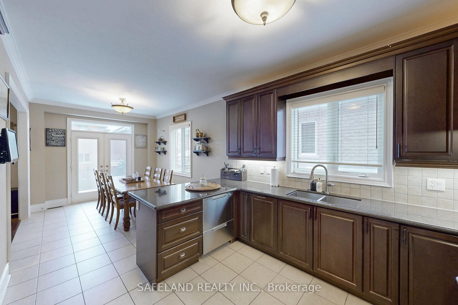 Photo 10 of 29 Riverhill Drive, Vaughan, Patterson — HOMEH