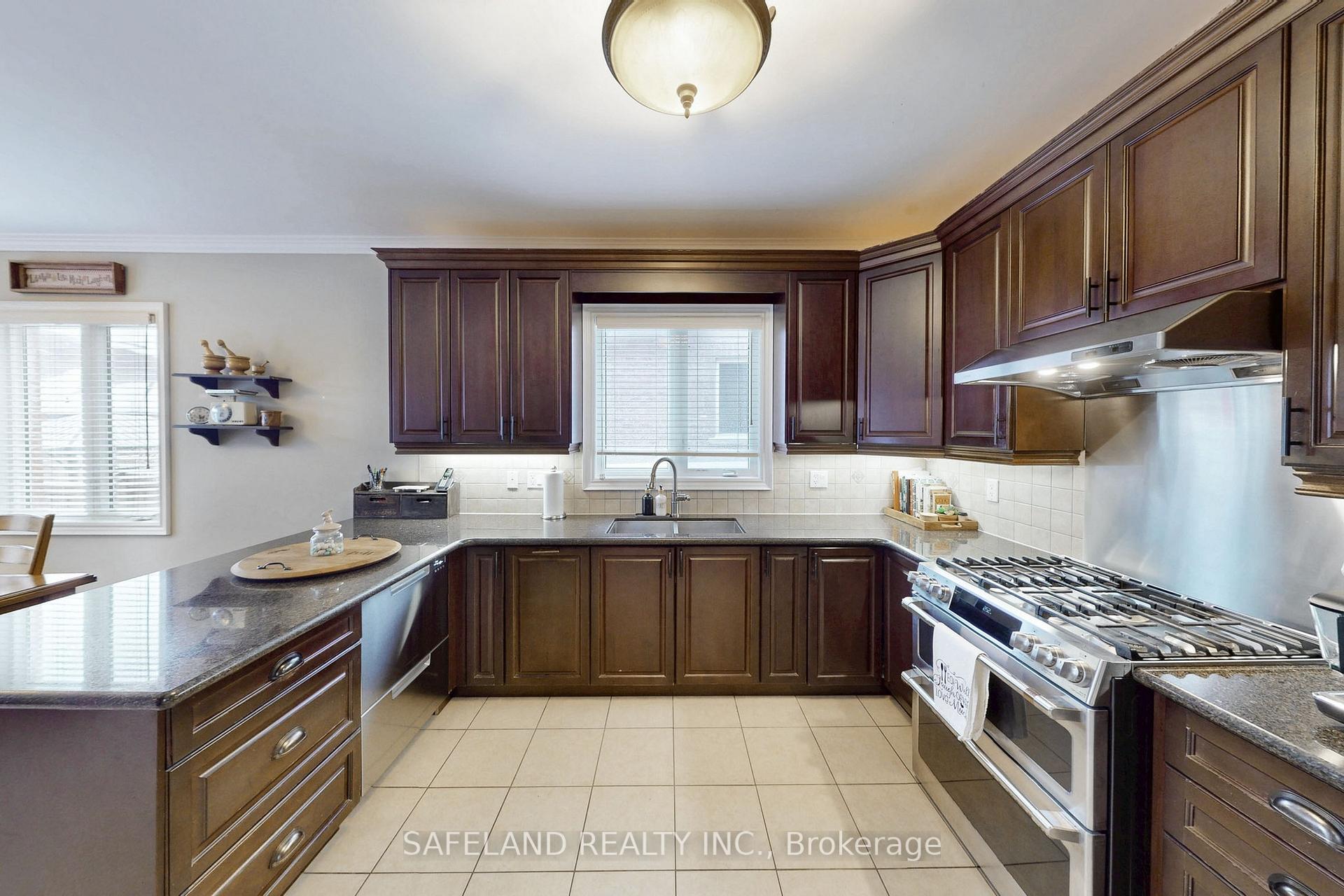 Photo 11 of 29 Riverhill Drive, Vaughan, Patterson — HOMEH