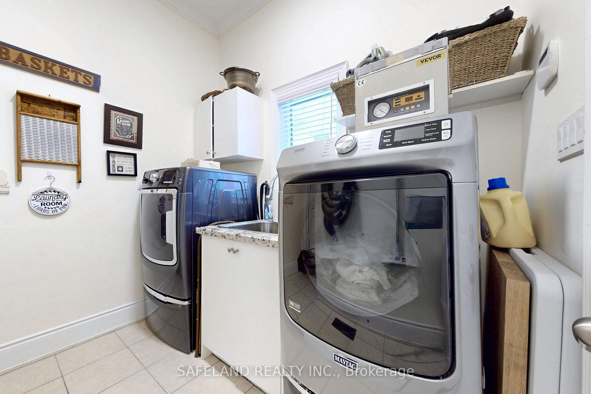 Photo 20 of 29 Riverhill Drive, Vaughan, Patterson — HOMEH