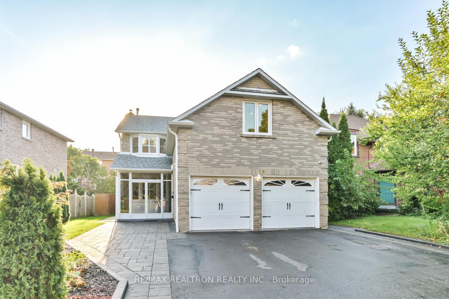 Photo 2 of 558 Village Parkway, Markham, Unionville — HOMEH