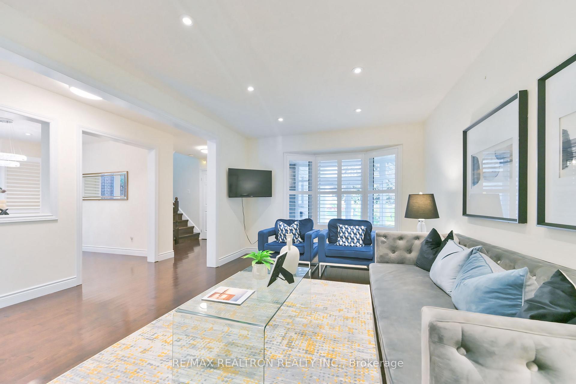 Photo 7 of 558 Village Parkway, Markham, Unionville — HOMEH