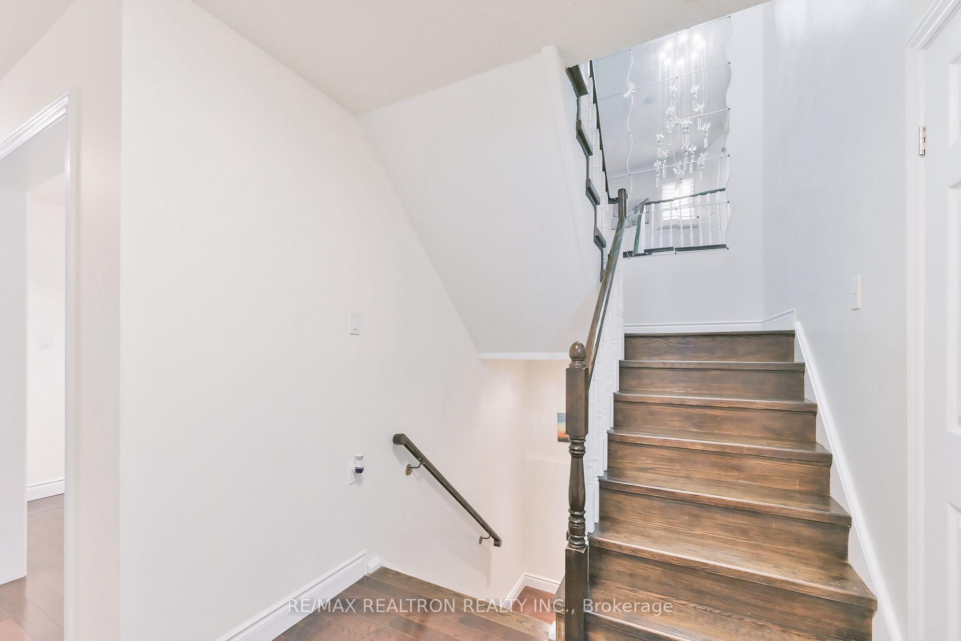 Photo 15 of 558 Village Parkway, Markham, Unionville — HOMEH