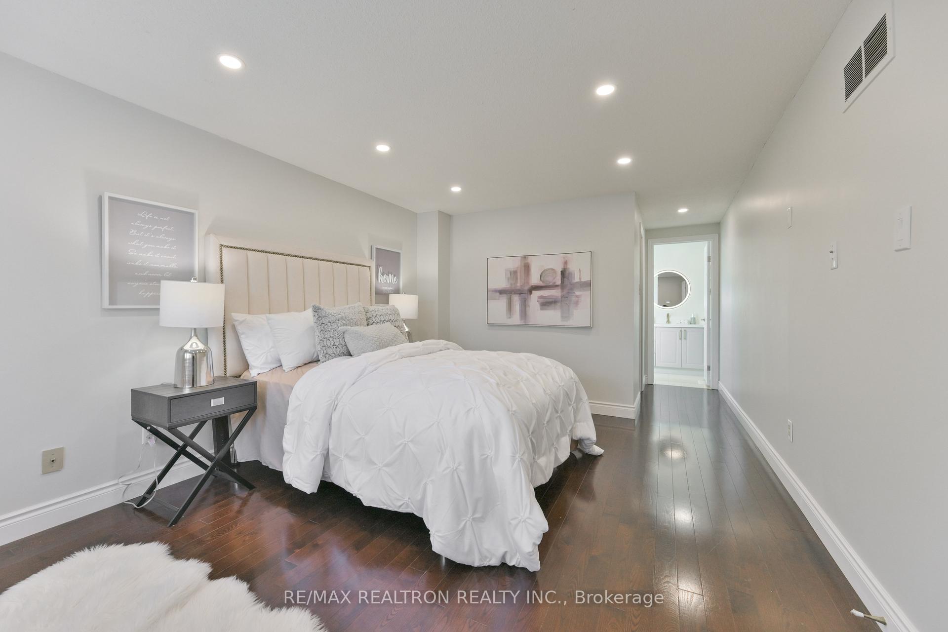 Photo 17 of 558 Village Parkway, Markham, Unionville — HOMEH