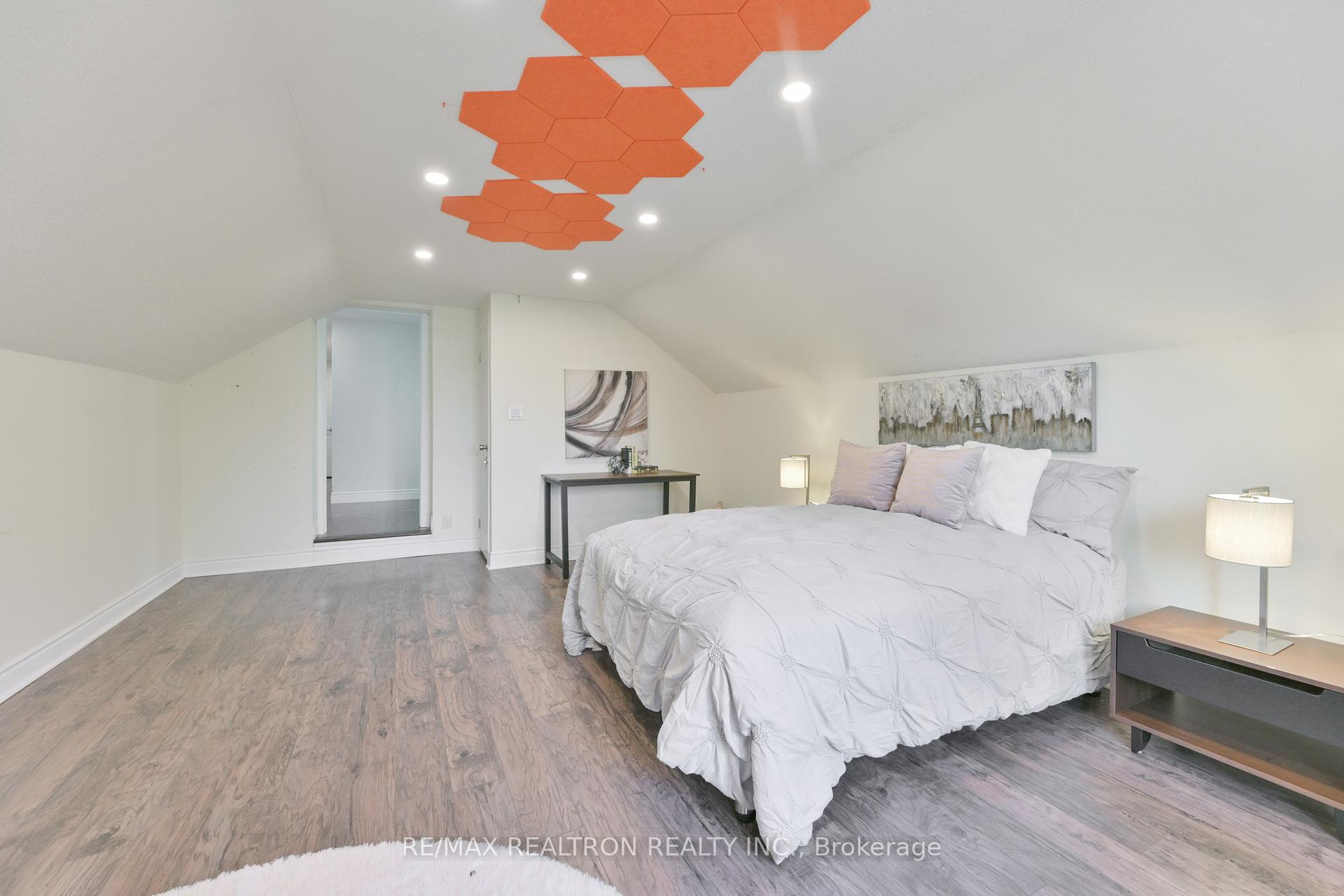 Photo 22 of 558 Village Parkway, Markham, Unionville — HOMEH