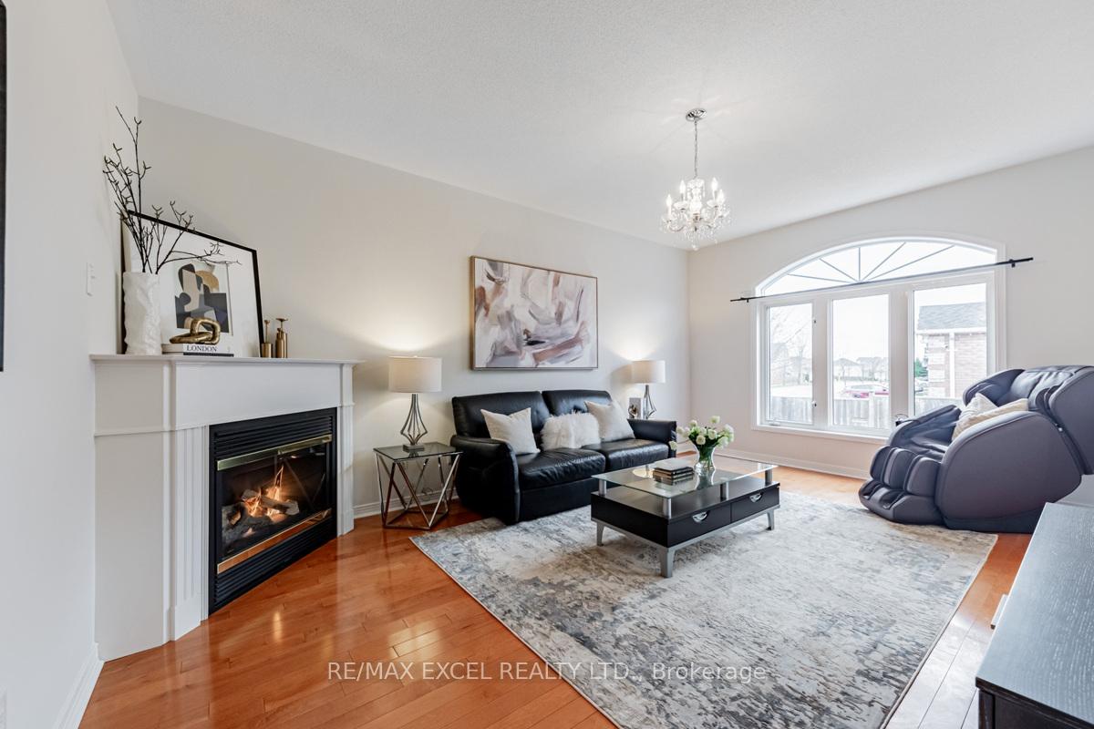 Photo 5 of 51 Cartmel Drive, Markham, Milliken Mills East — HOMEH
