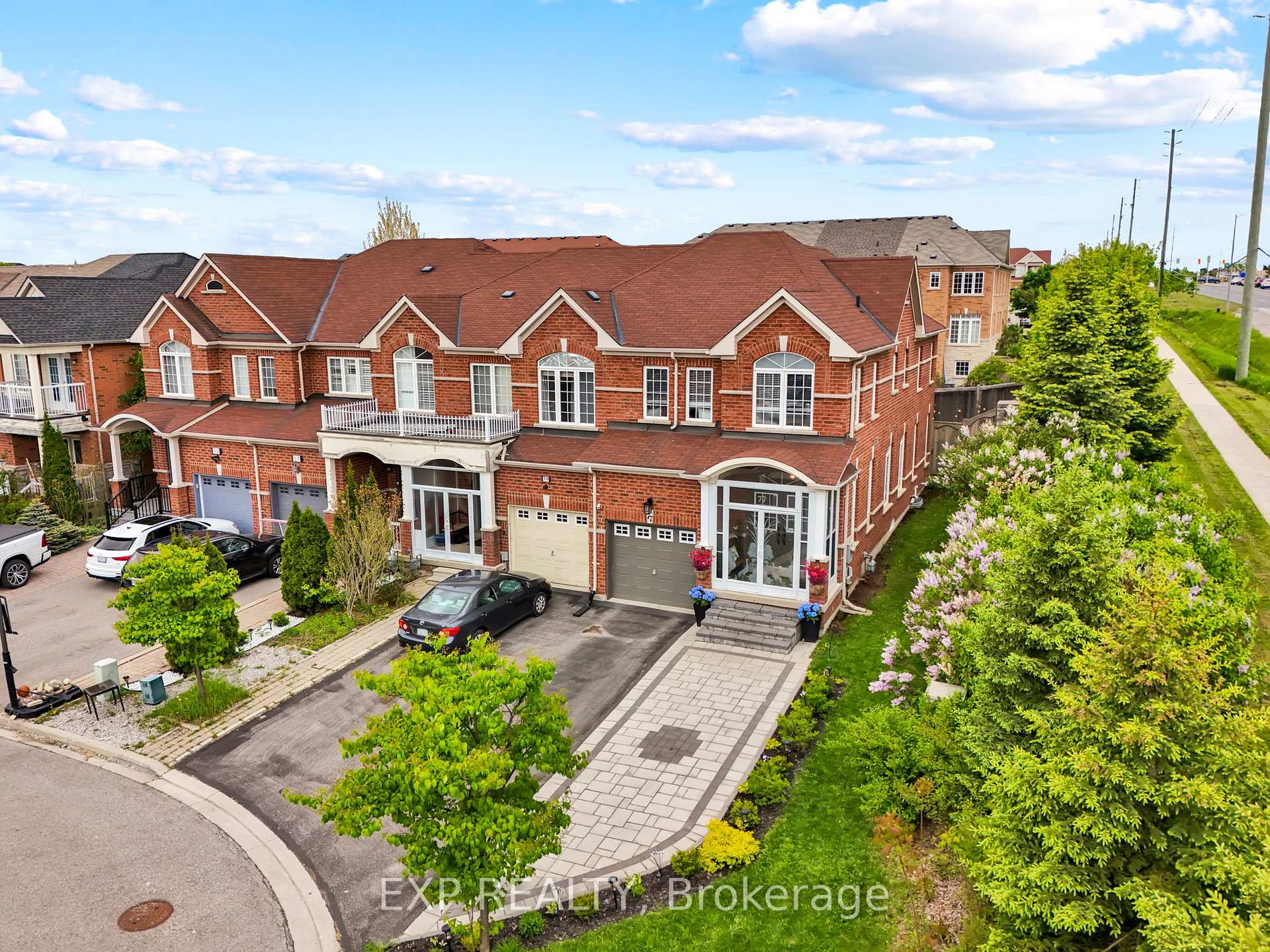 Photo 2 of 77 Catalpa Crescent, Vaughan, Patterson — HOMEH