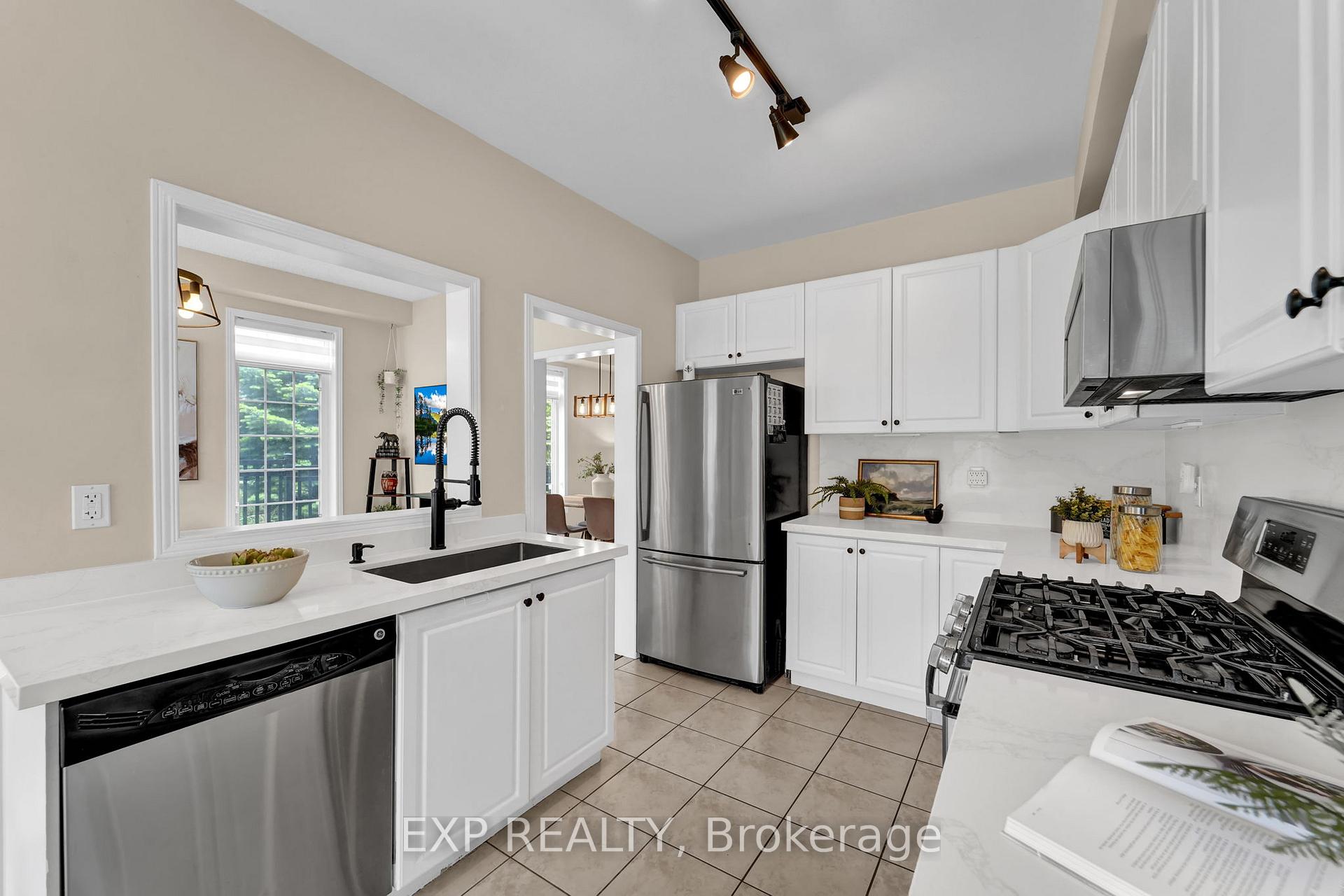 Photo 18 of 77 Catalpa Crescent, Vaughan, Patterson — HOMEH