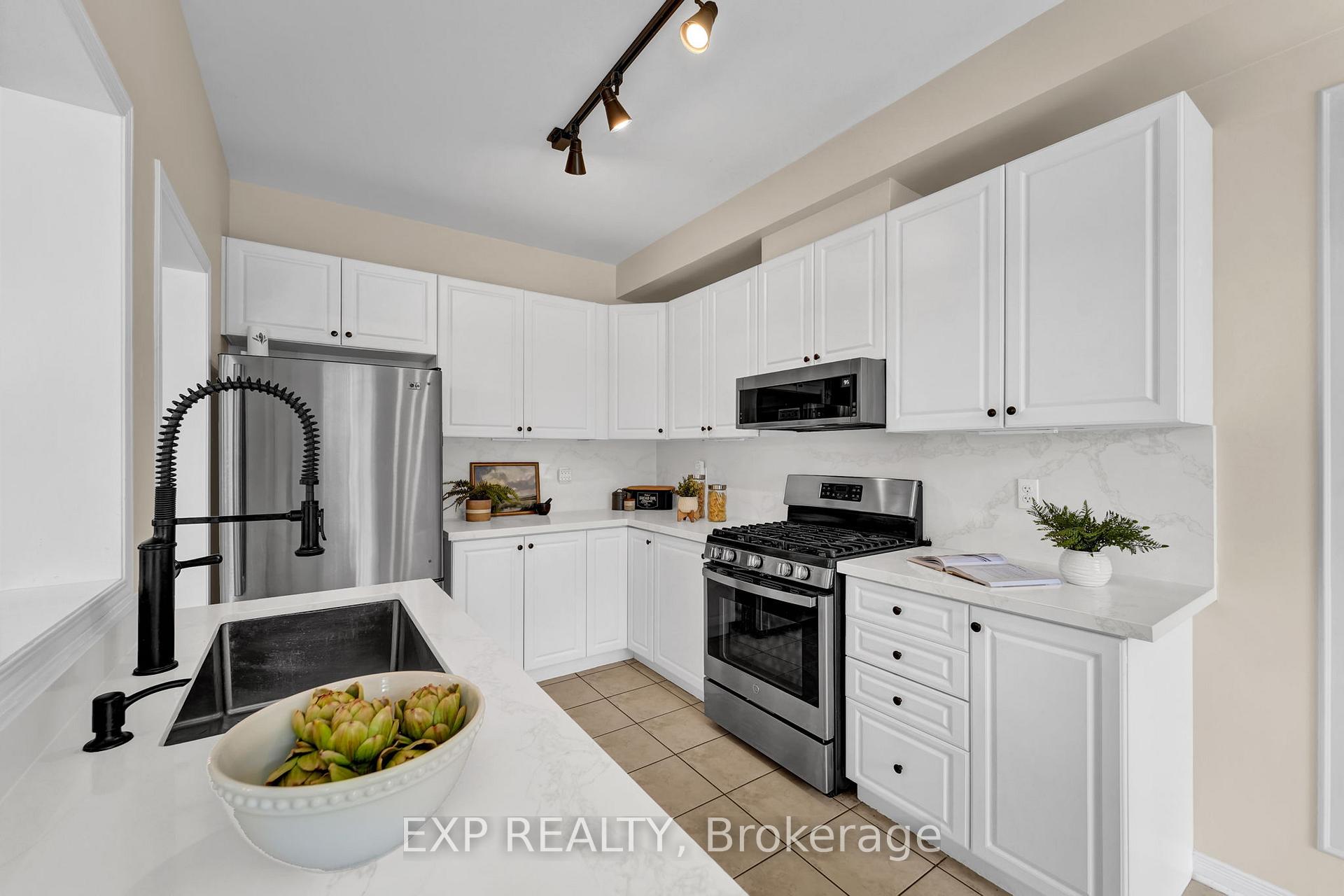 Photo 19 of 77 Catalpa Crescent, Vaughan, Patterson — HOMEH