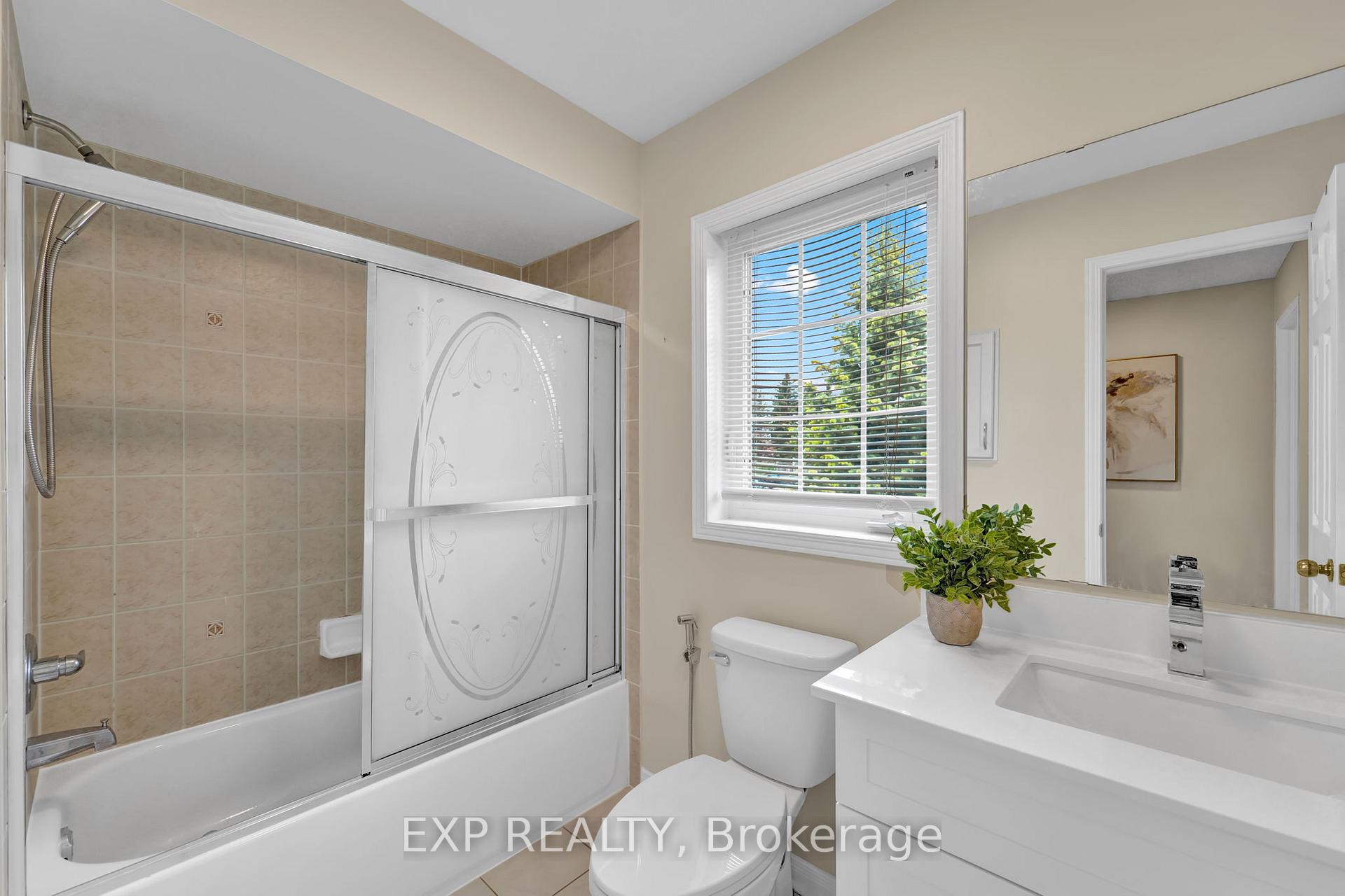 Photo 29 of 77 Catalpa Crescent, Vaughan, Patterson — HOMEH
