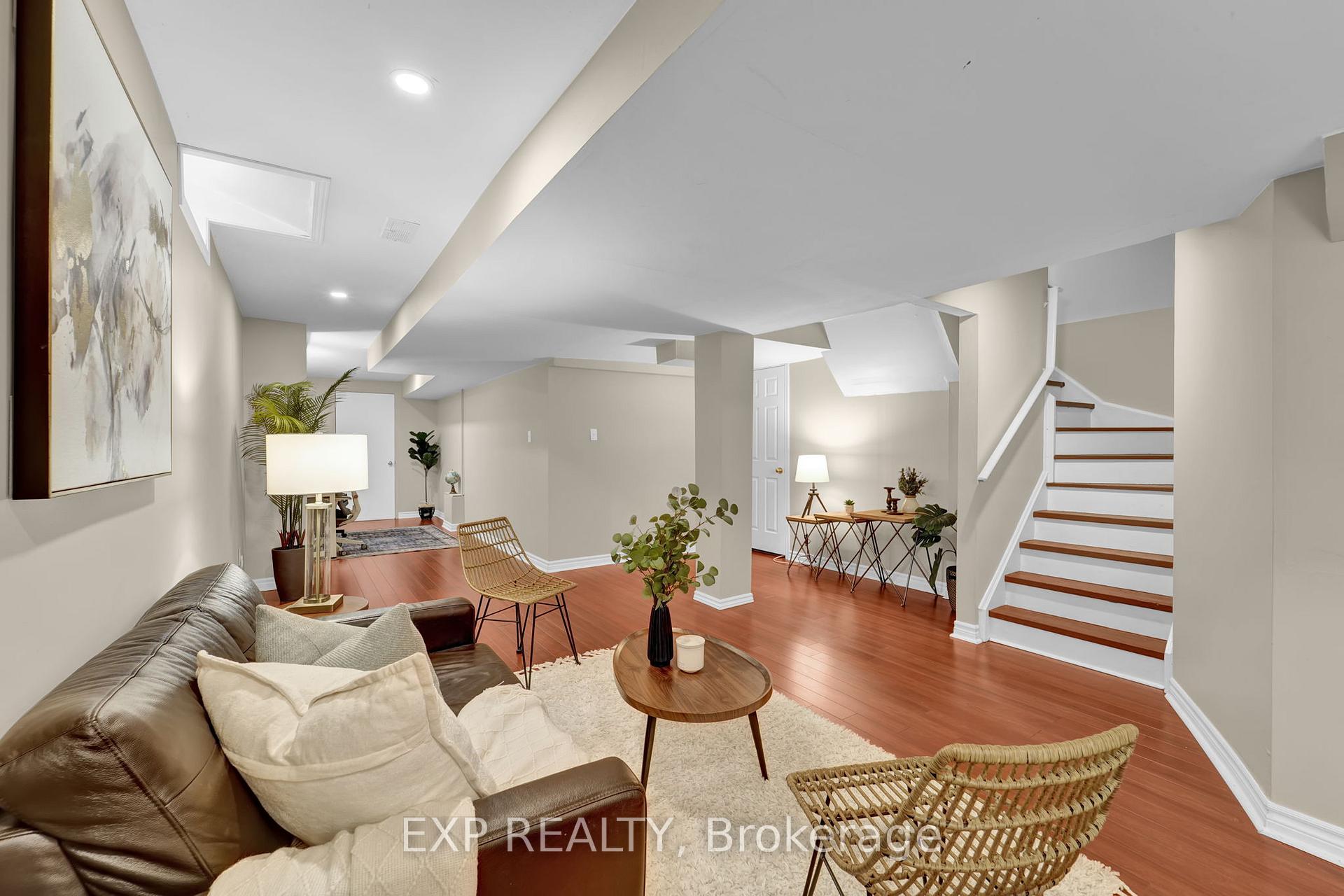 Photo 32 of 77 Catalpa Crescent, Vaughan, Patterson — HOMEH