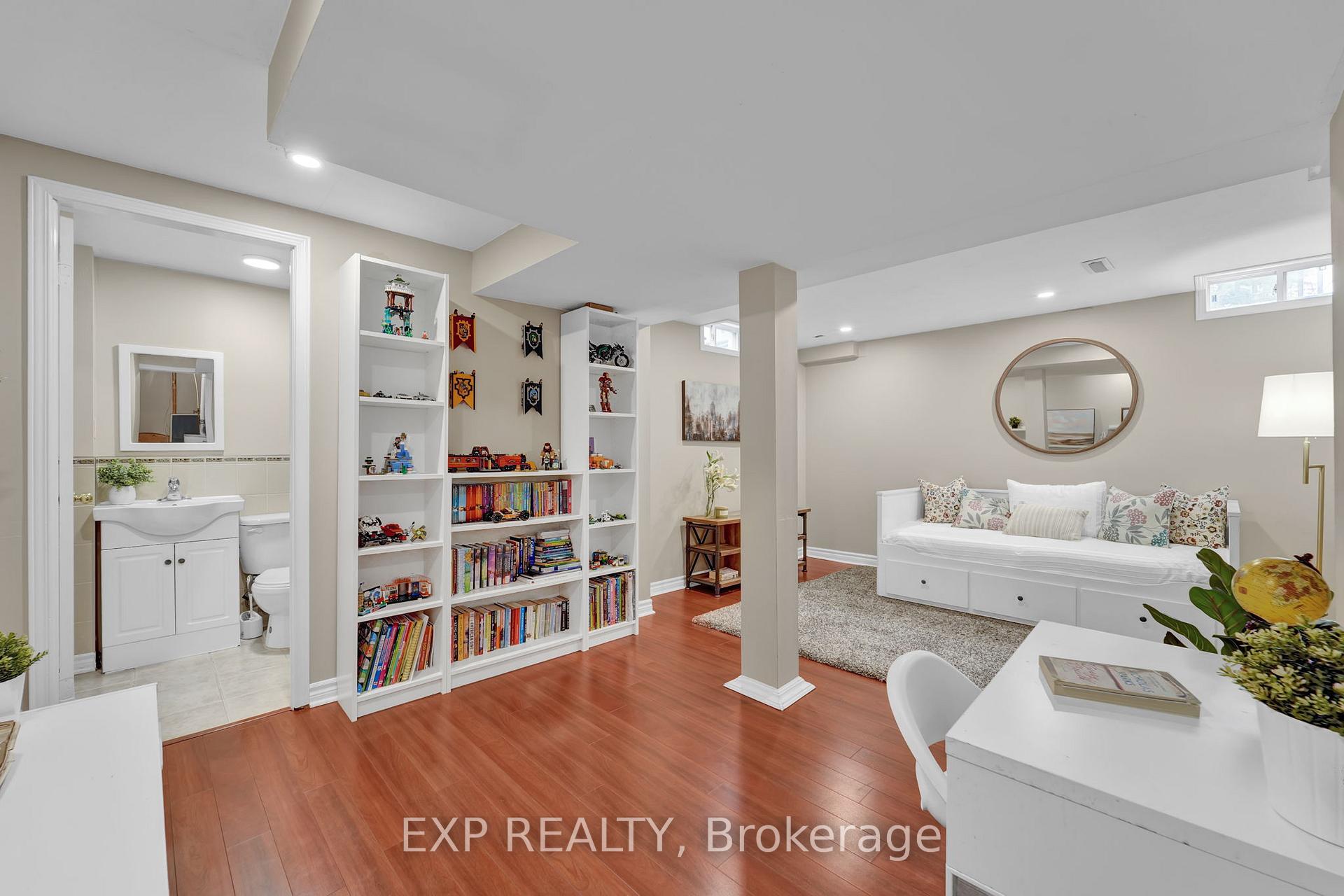 Photo 35 of 77 Catalpa Crescent, Vaughan, Patterson — HOMEH
