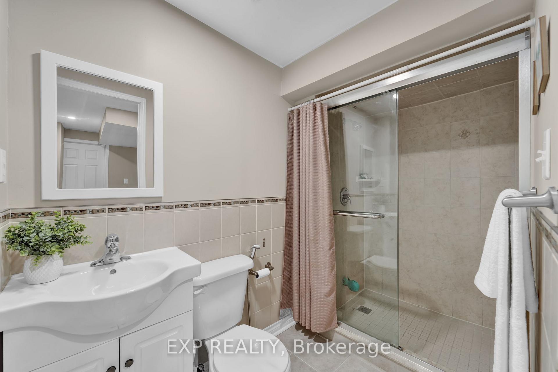 Photo 37 of 77 Catalpa Crescent, Vaughan, Patterson — HOMEH