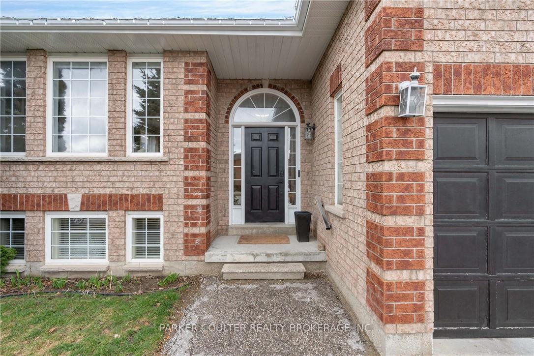 Photo 5 of 90 Larkin Drive, Barrie, Georgian Drive — HOMEH