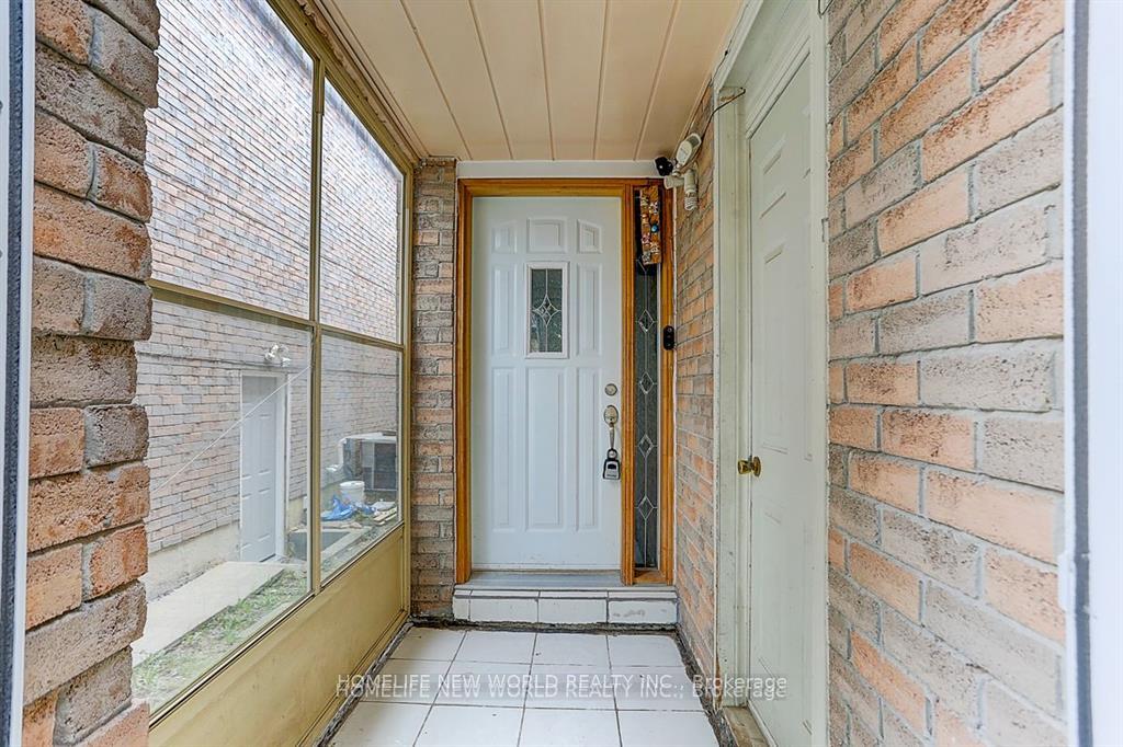 Photo 2 of 23 Martlesham Road, Markham, Milliken Mills East — HOMEH