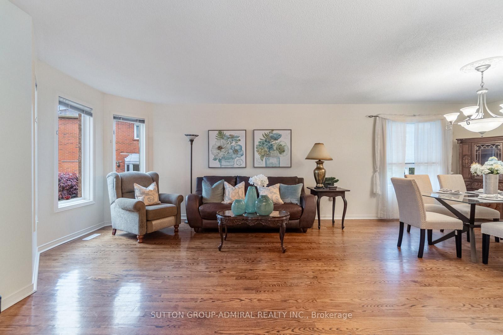 Photo 5 of 288 Chelwood Drive, Vaughan, Brownridge — HOMEH
