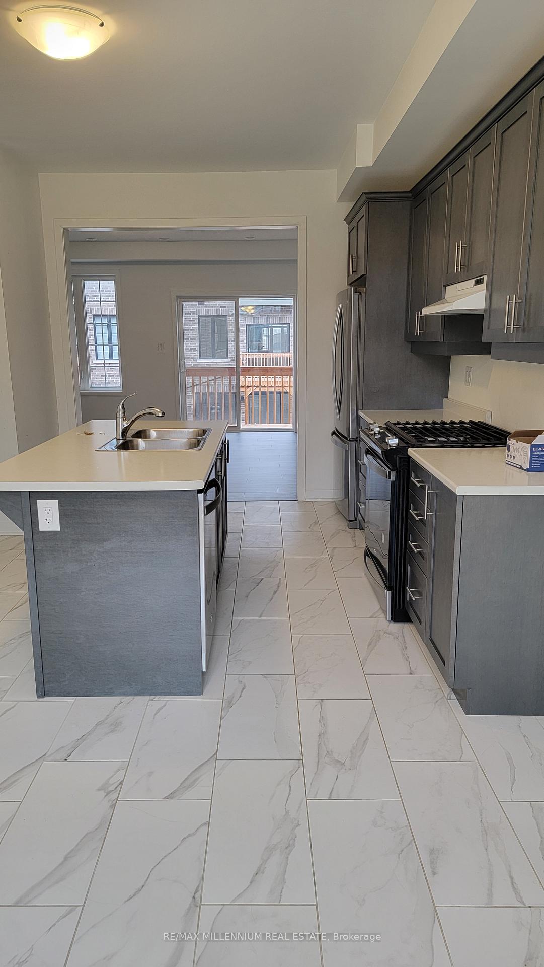 Photo 7 of 5 Frank Lloyd Wright Street, Whitby, Downtown Whitby — HOMEH