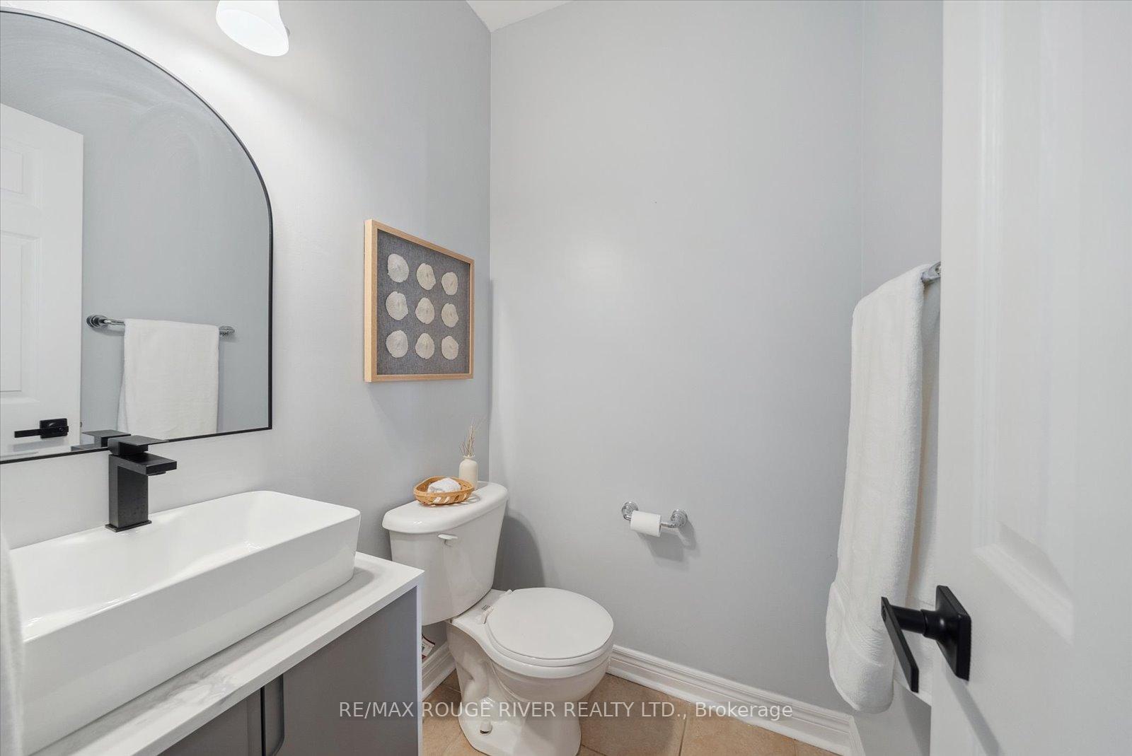 Photo 18 of 57 Penhurst Drive, Whitby, Brooklin — HOMEH