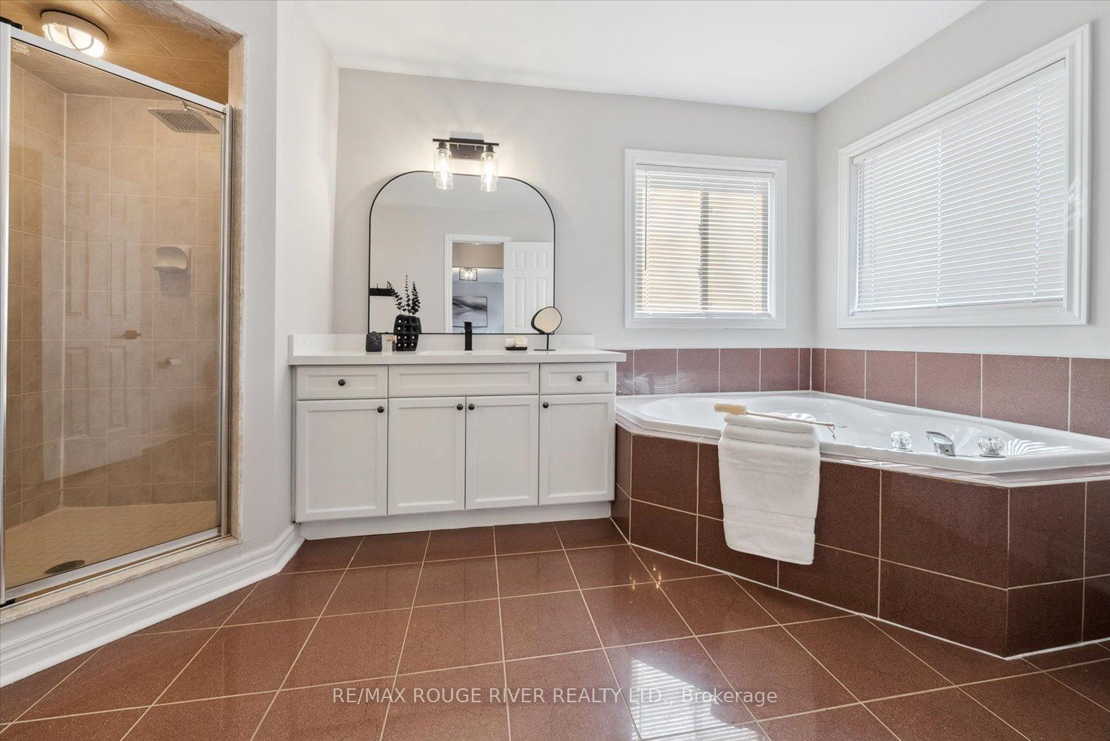 Photo 25 of 57 Penhurst Drive, Whitby, Brooklin — HOMEH