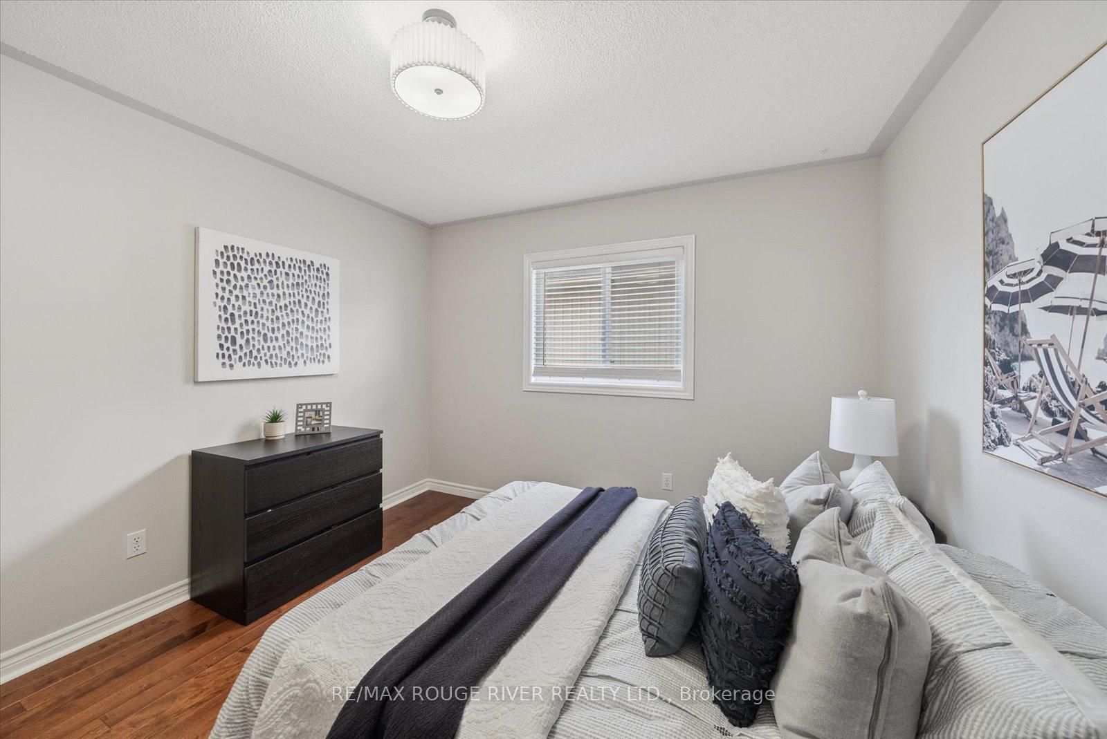 Photo 33 of 57 Penhurst Drive, Whitby, Brooklin — HOMEH