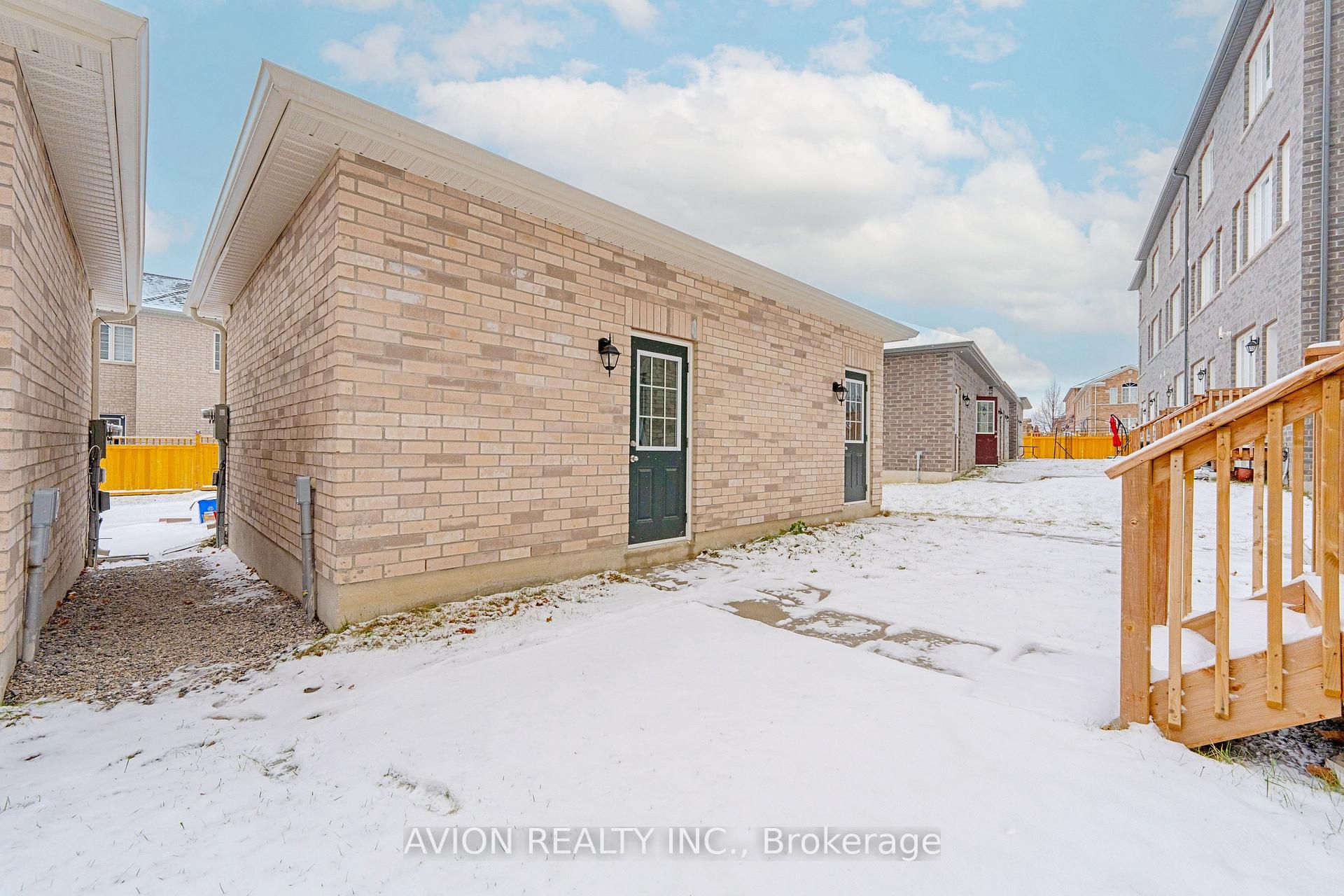 Photo 32 of 535 White's Hill Avenue, Markham, Cornell — HOMEH