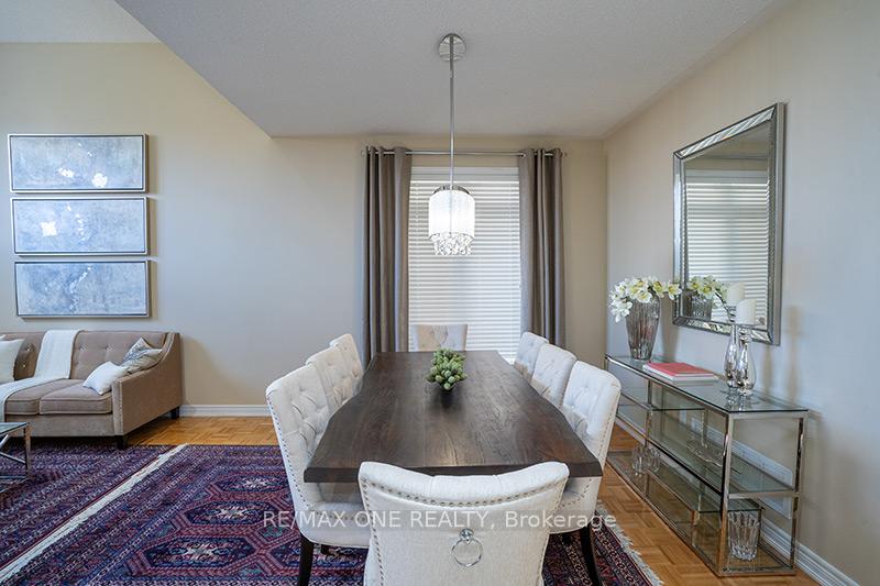 Photo 8 of 15 Burgundy Trail, Vaughan, Patterson — HOMEH