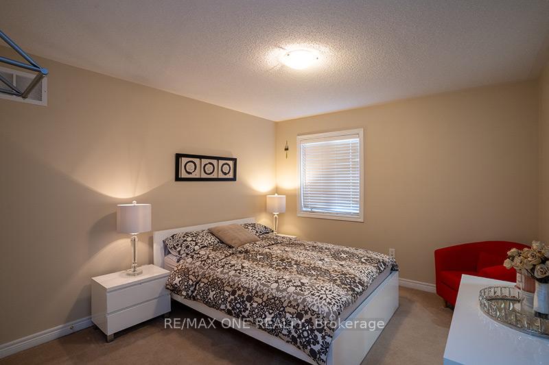Photo 21 of 15 Burgundy Trail, Vaughan, Patterson — HOMEH