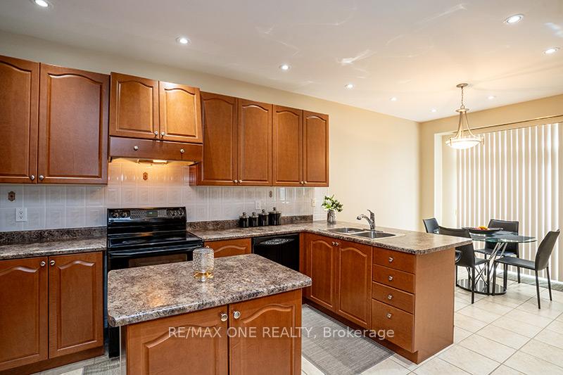 Photo 28 of 15 Burgundy Trail, Vaughan, Patterson — HOMEH