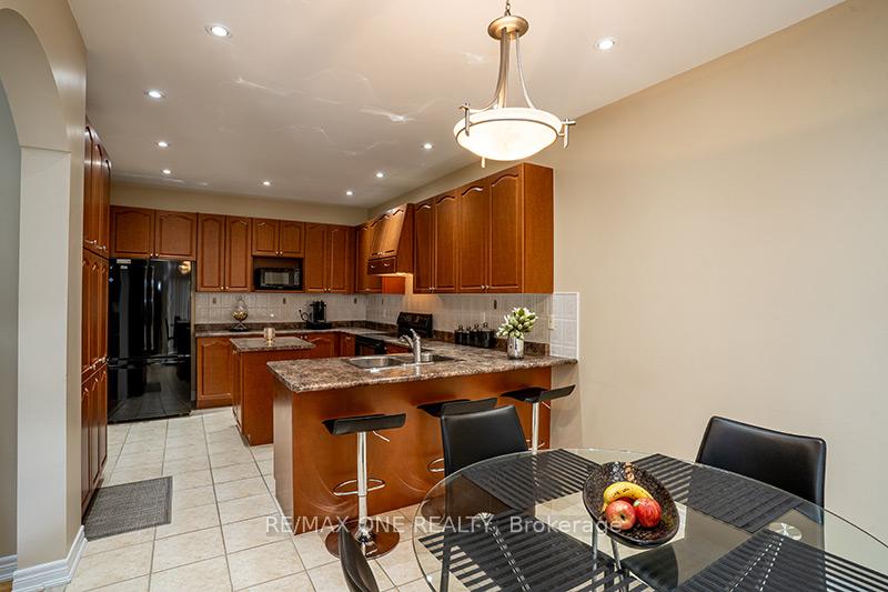 Photo 29 of 15 Burgundy Trail, Vaughan, Patterson — HOMEH