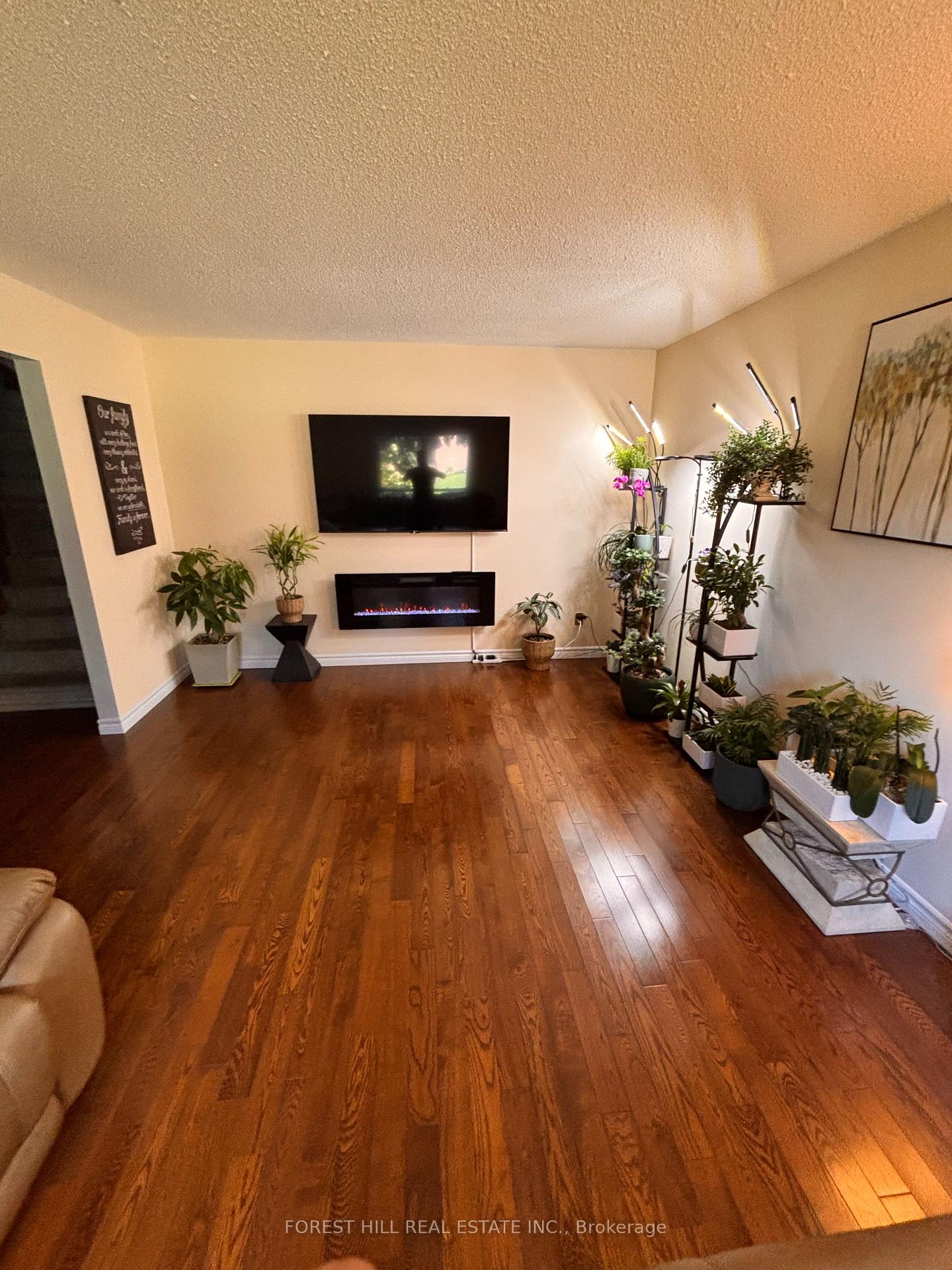 Photo 10 of 48 Haskell Crescent, Aurora, Aurora Highlands — HOMEH