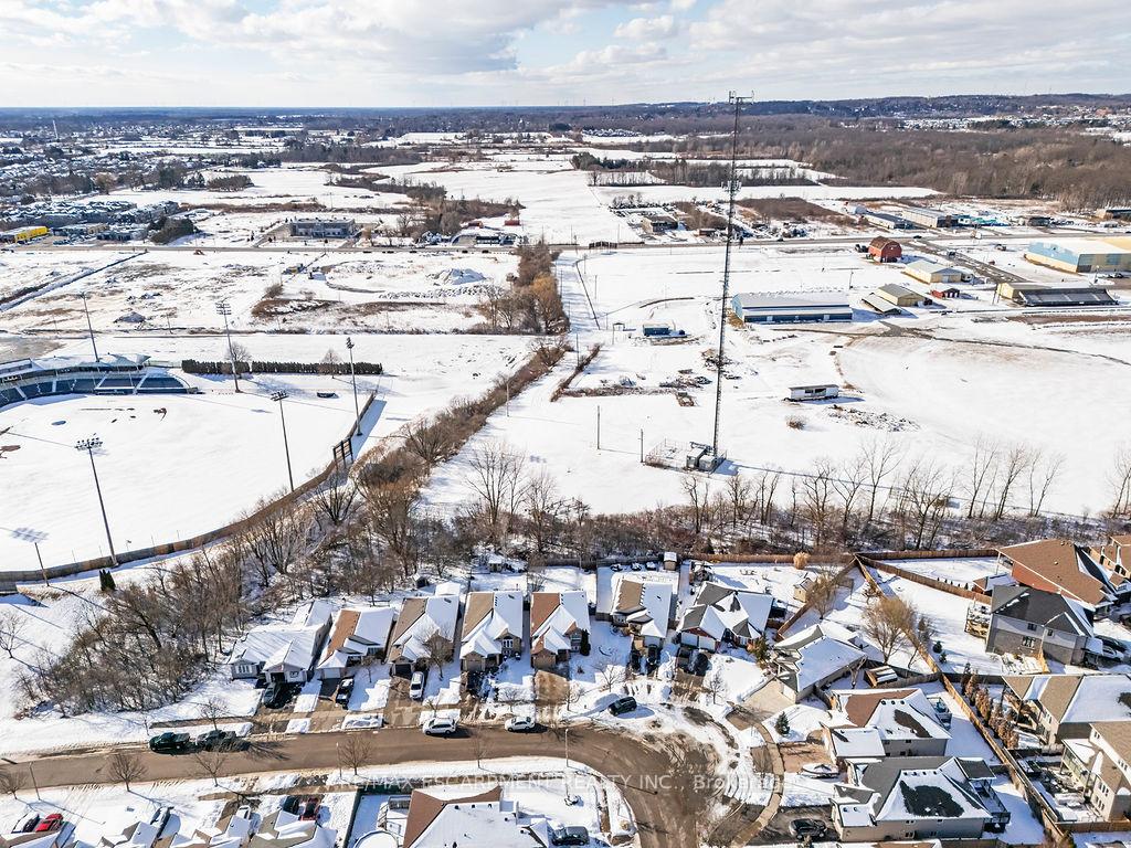 Photo 38 of 291 St Lawrence Drive, Welland, N. Welland — HOMEH