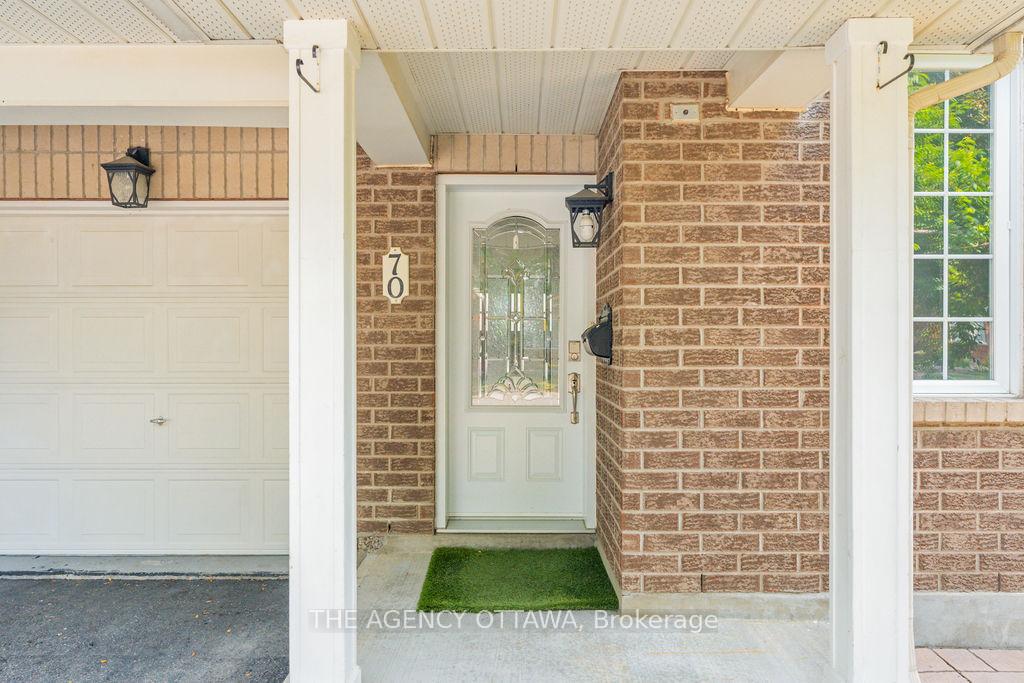 Photo 2 of 70 Appledale Drive, Ottawa, Barrhaven - Longfields — HOMEH