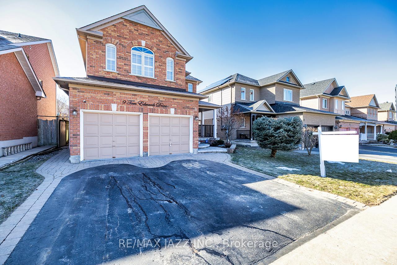 Photo 3 of 9 Tom Edwards Drive, Whitby, Rolling Acres — HOMEH