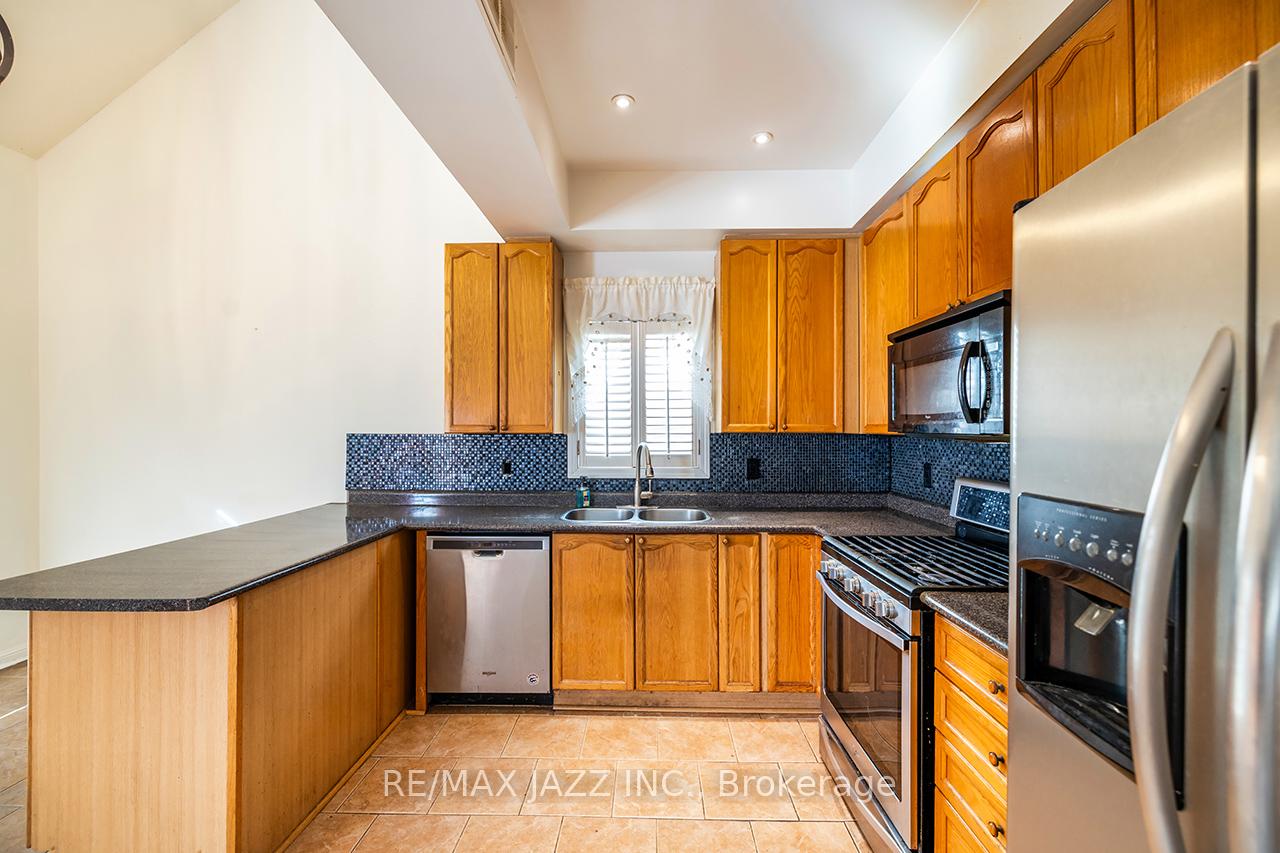 Photo 10 of 9 Tom Edwards Drive, Whitby, Rolling Acres — HOMEH