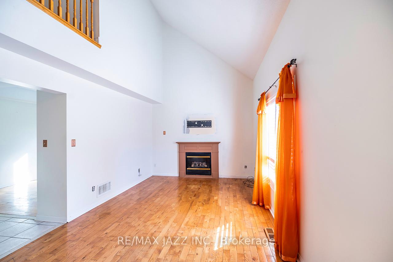 Photo 14 of 9 Tom Edwards Drive, Whitby, Rolling Acres — HOMEH
