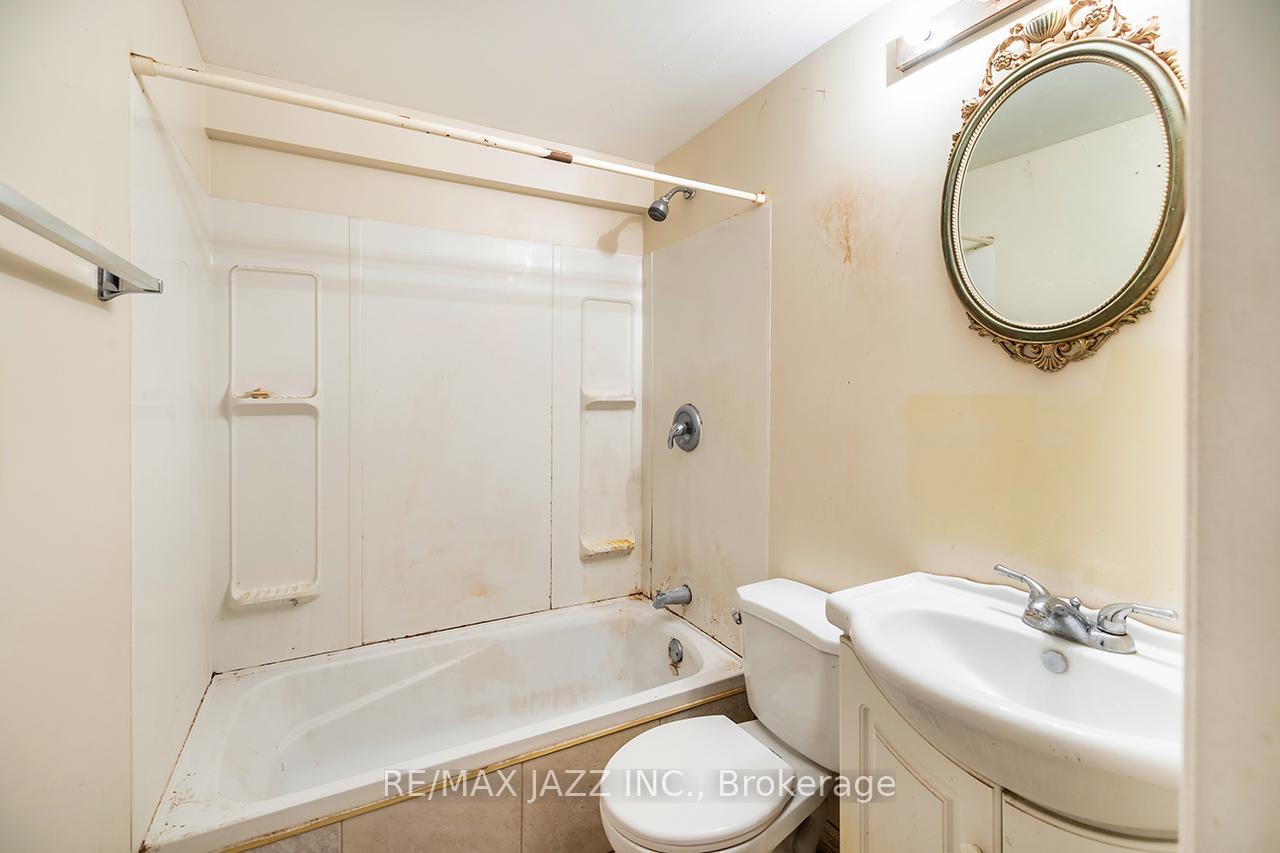 Photo 18 of 9 Tom Edwards Drive, Whitby, Rolling Acres — HOMEH