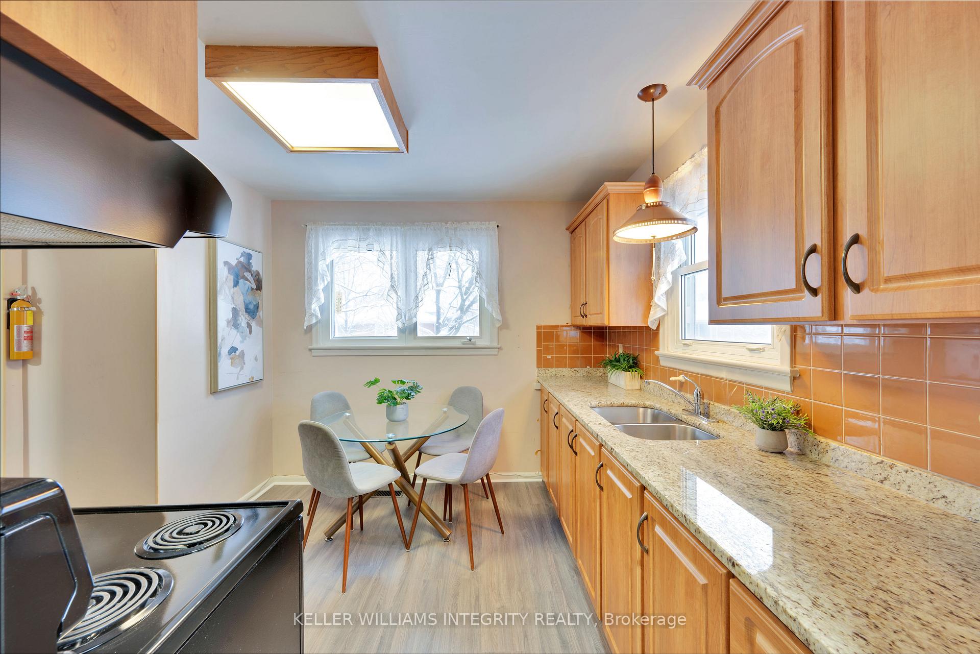 Photo 8 of 1592 Digby Street, Ottawa, Riverview Park — HOMEH