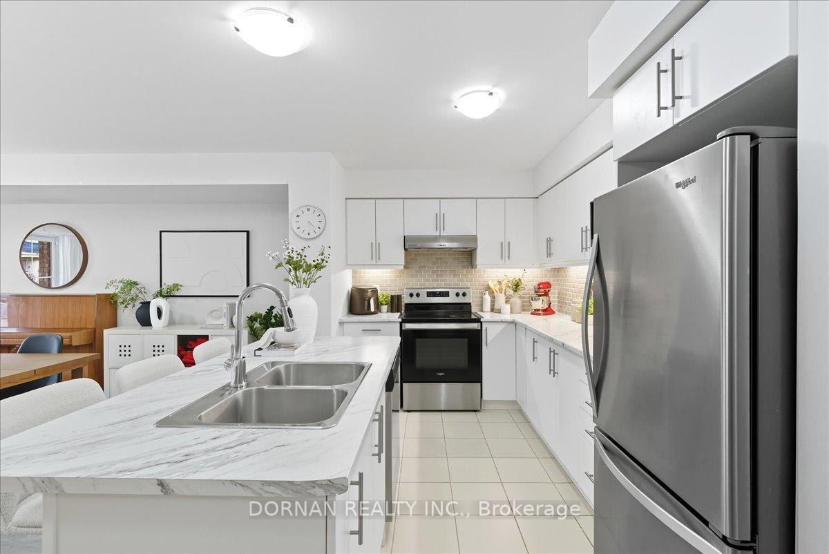 Photo 10 of 33 Mappin Way, Whitby, Rolling Acres — HOMEH